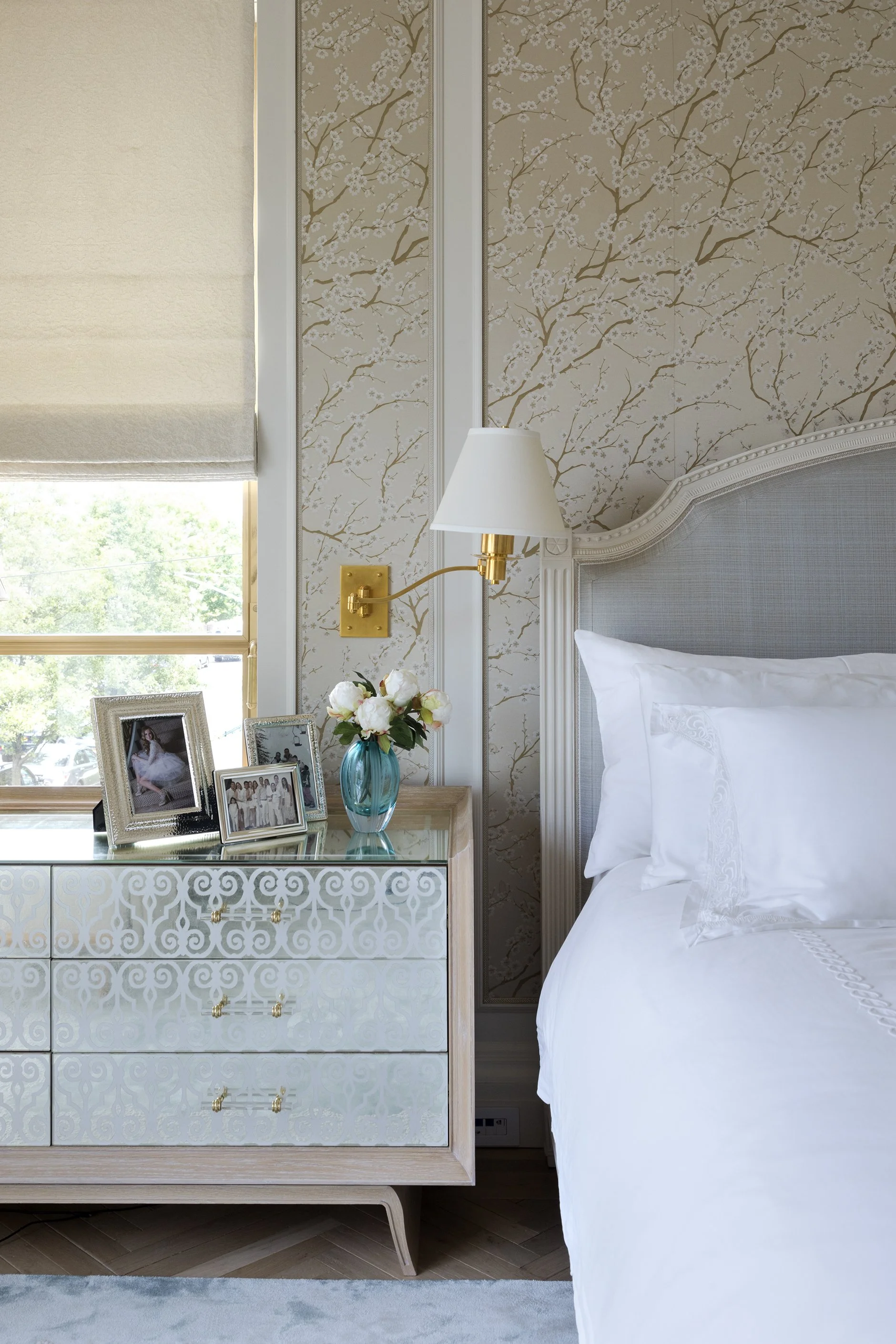 new-york-townhouse-primary-bedroom-02.jpg
