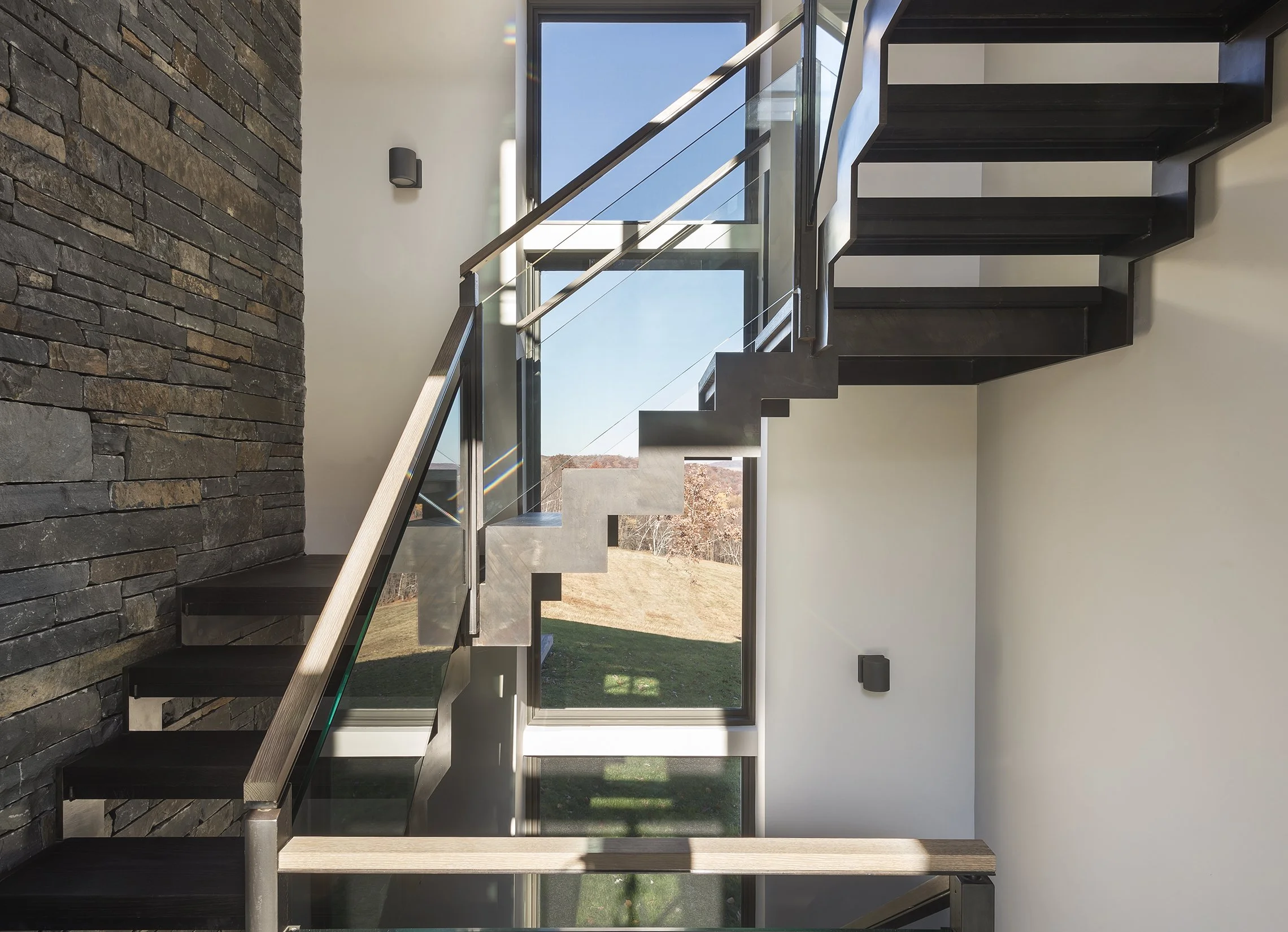 hudson-valley-estate-staircase-02.jpg
