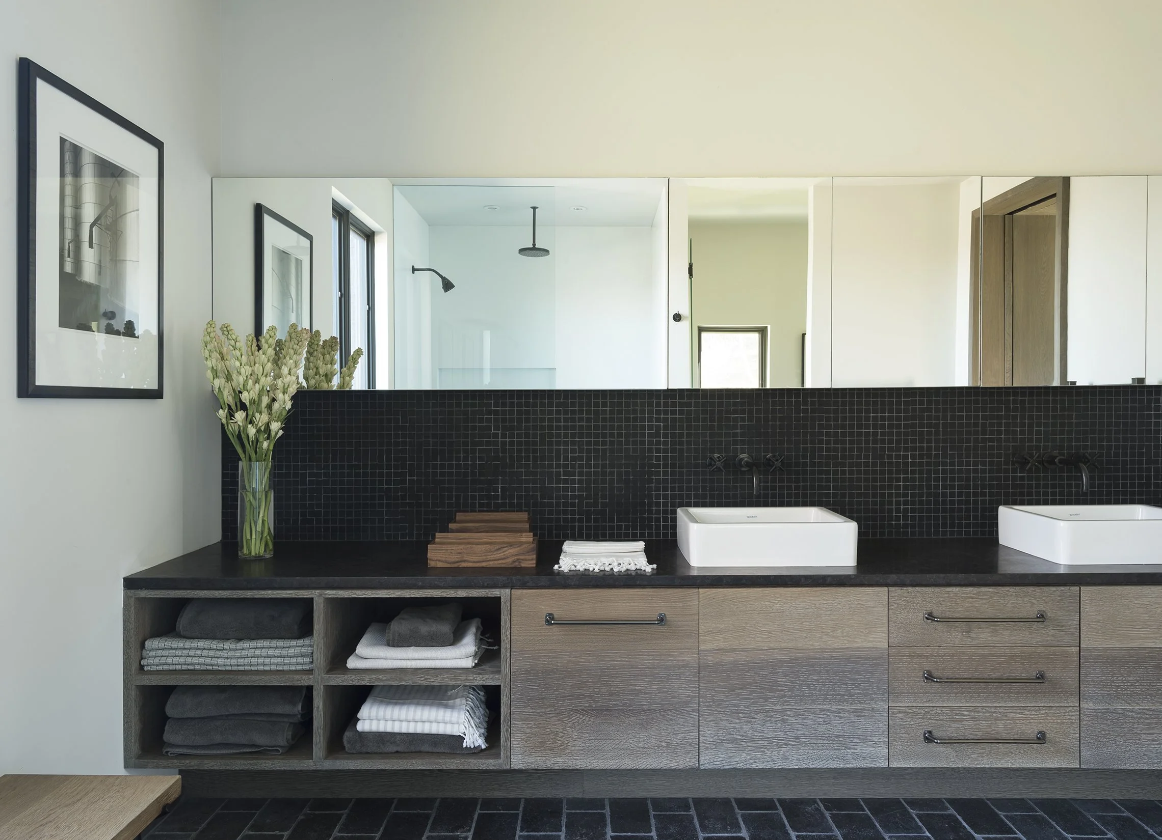 hudson-valley-estate-primary-bath.jpg