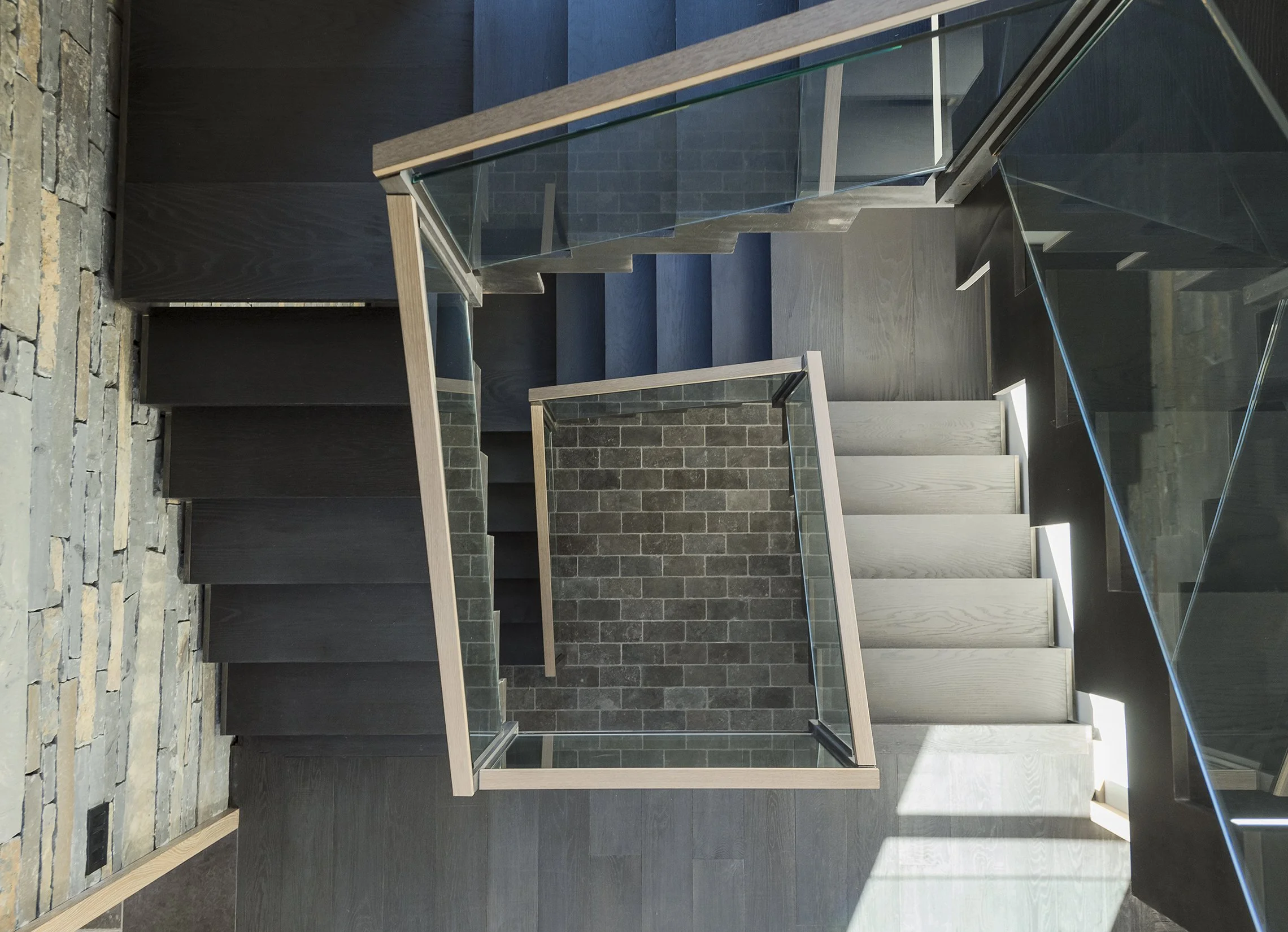 hudson-valley-estate-staircase-01.jpg