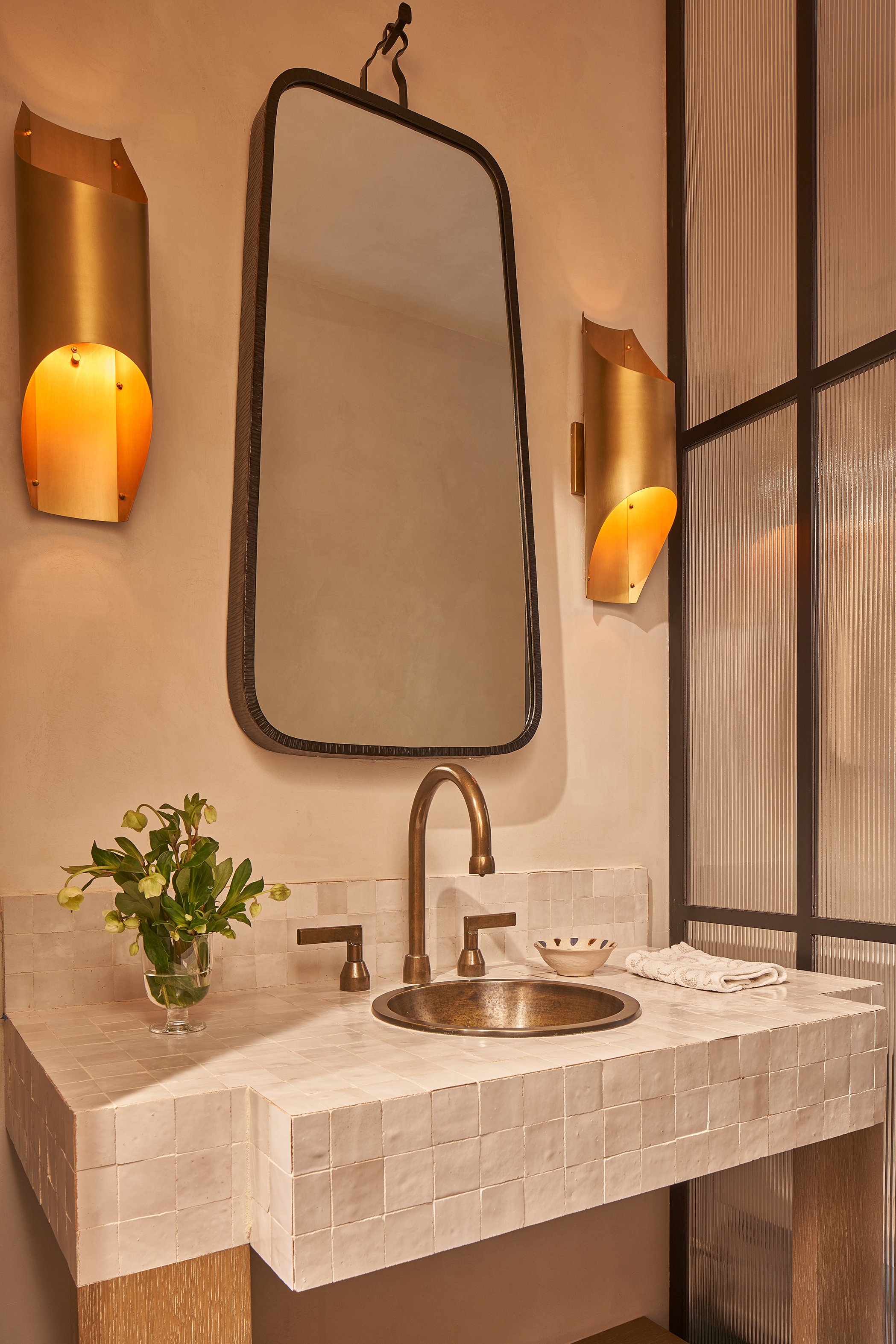 oceanfront-villa-guest-bath.jpg
