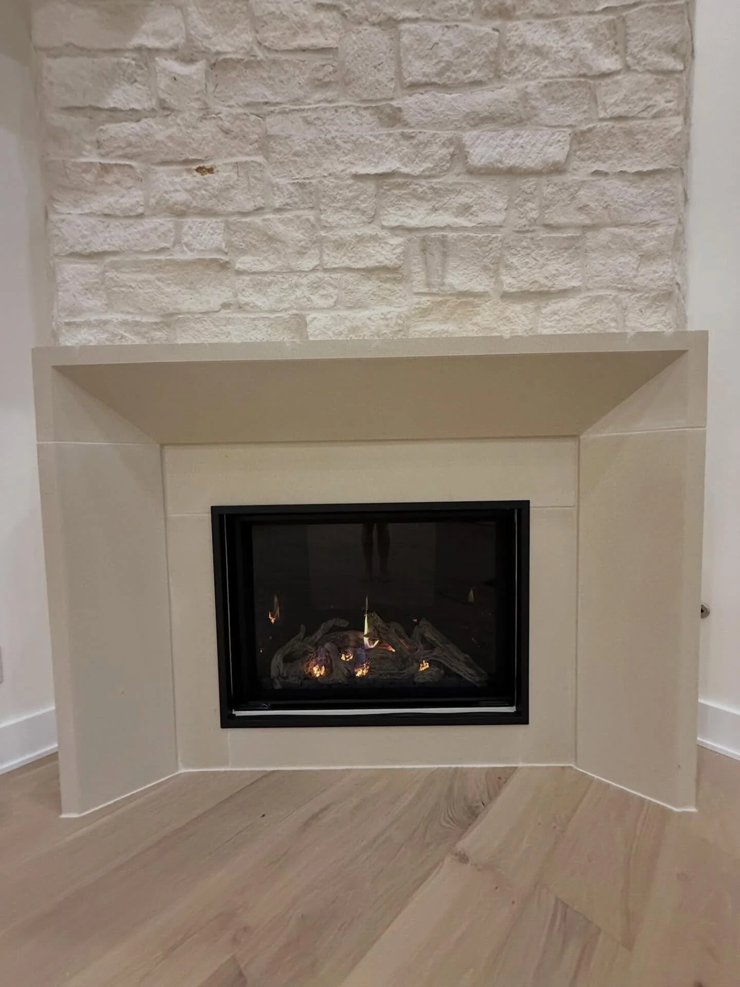 Stay warm and cozy, Houston! 🔥🪵 swipe 👉🏻 to see the before. 

Designer: @domichelhickmandesignstudio 

#houstonbuilder #houstoncustomhomes #customconstruction #customhomes #customhomebuilder