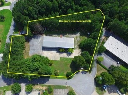 11,400 square foot industrial building on 2.75 acres in the Woodstock, GA market.