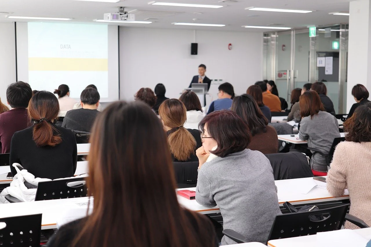 From Workshops to Digital Platforms: Scaling Knowledge-Based Ventures