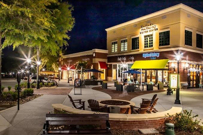 Sunset Drinks, Patio Dining, and Date Spots