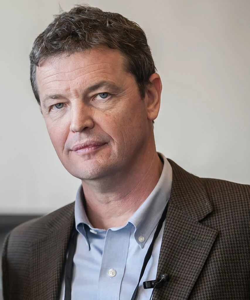 Charles Holmes headshot