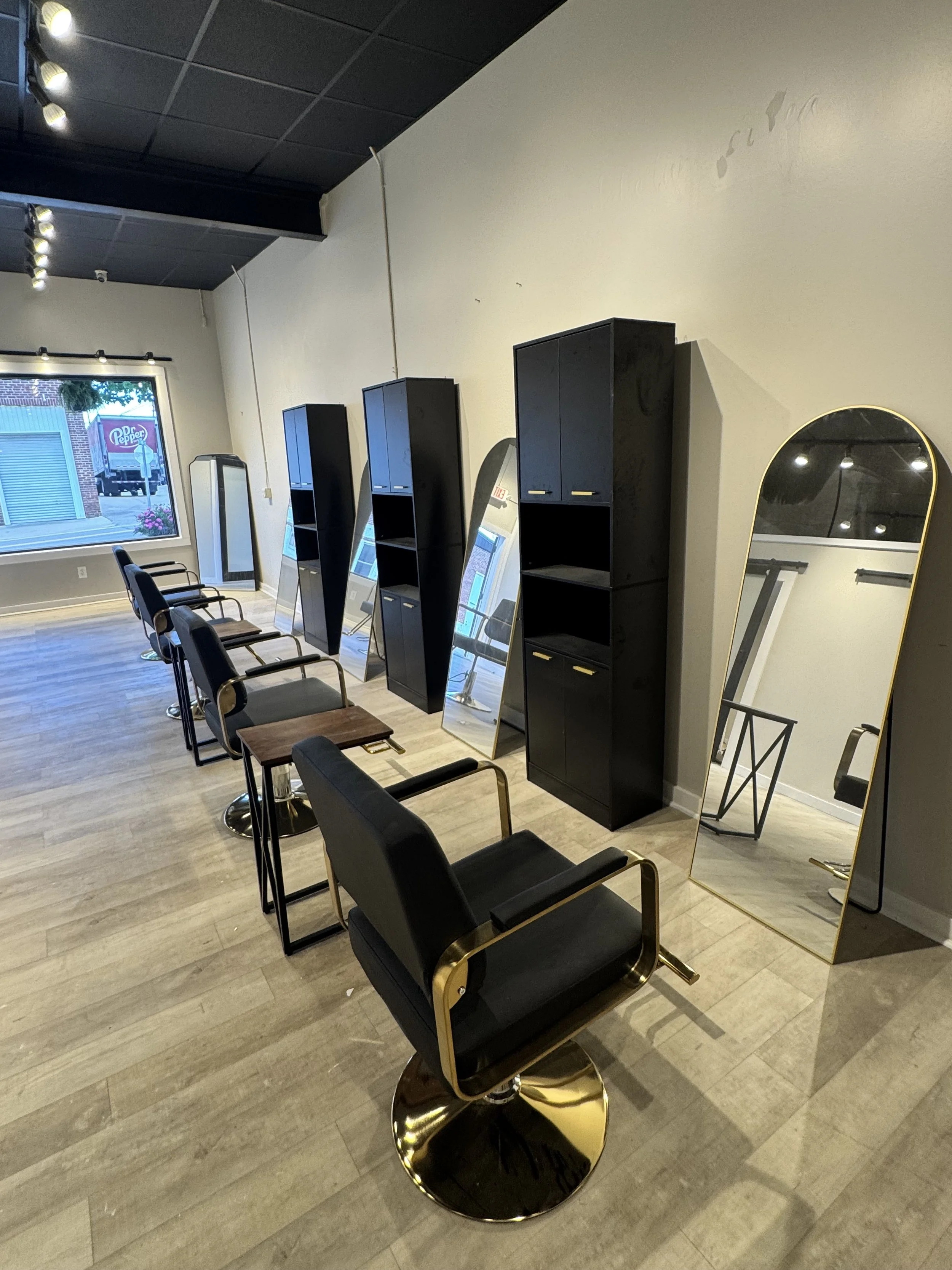 Hair/Nail station 4 West Jefferson