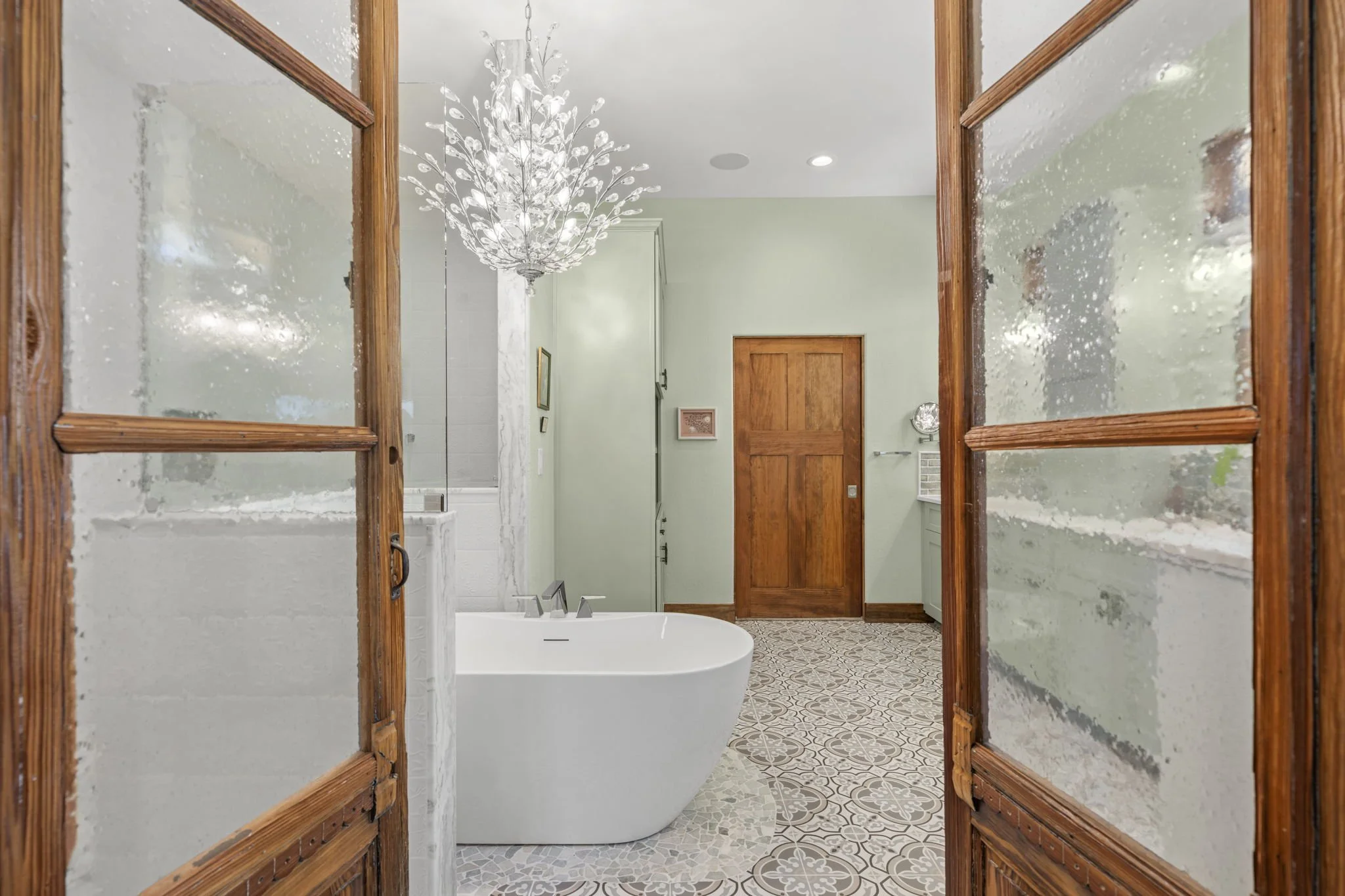 Home-Medina-Texas-CustomHome-Cover-Bathroom.jpg