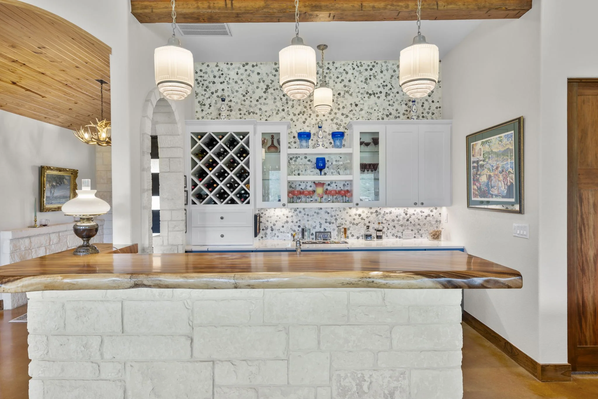 bar 31-web-or-mls-DSC02474.jpg