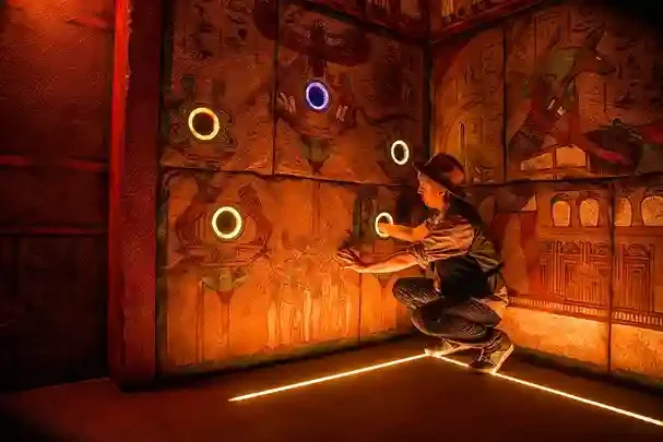 5 Wits tomb