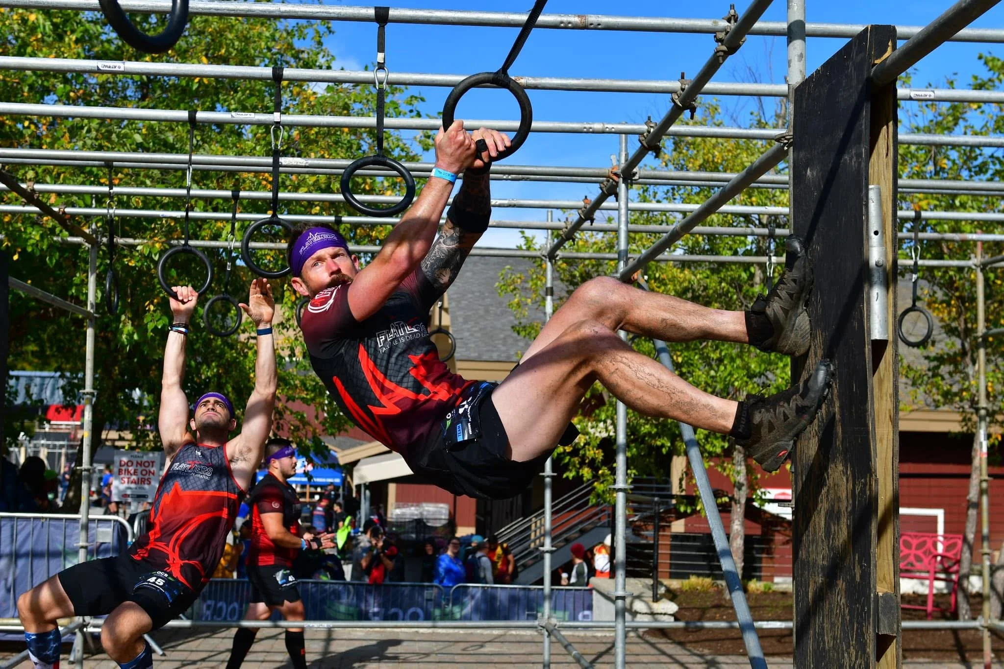 Coach and Owner Ryan Hart of HartFit ELEVATE OCR Colorado Springs as he maneuvers through the Ricochet obstacle at the 2022 OCRWC. .