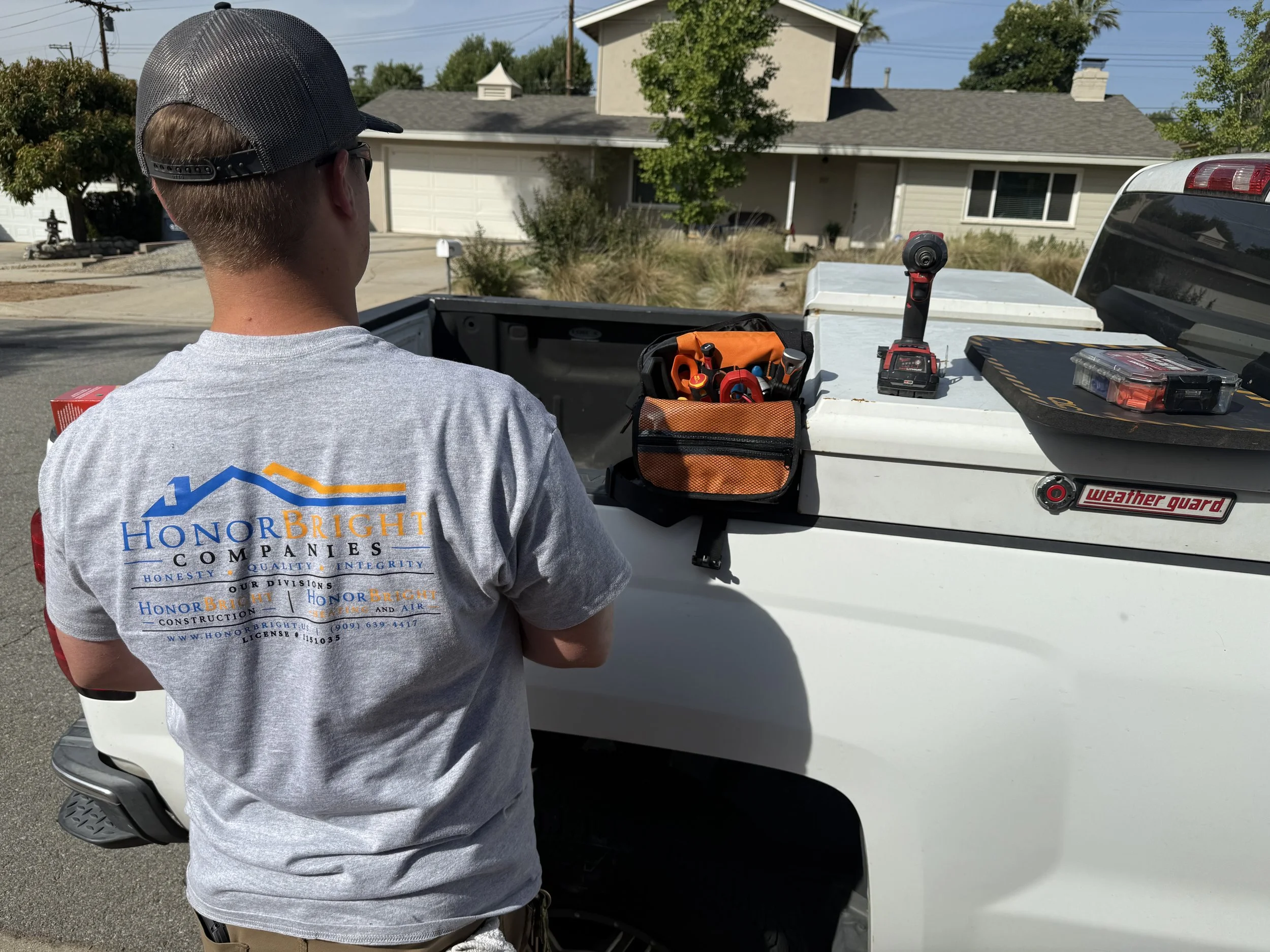 A picture of an air conditioning system installed on the side of a house