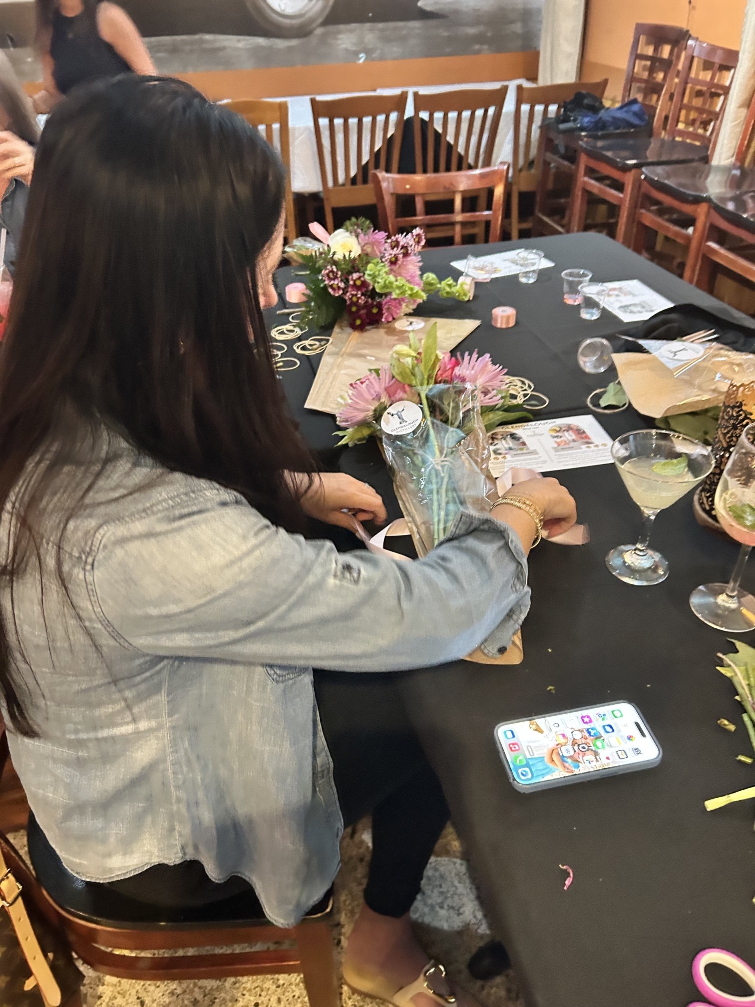 On site Floral Boquet building for coporate team building ot brand experience.  Wedding for Bridal Shower activities.