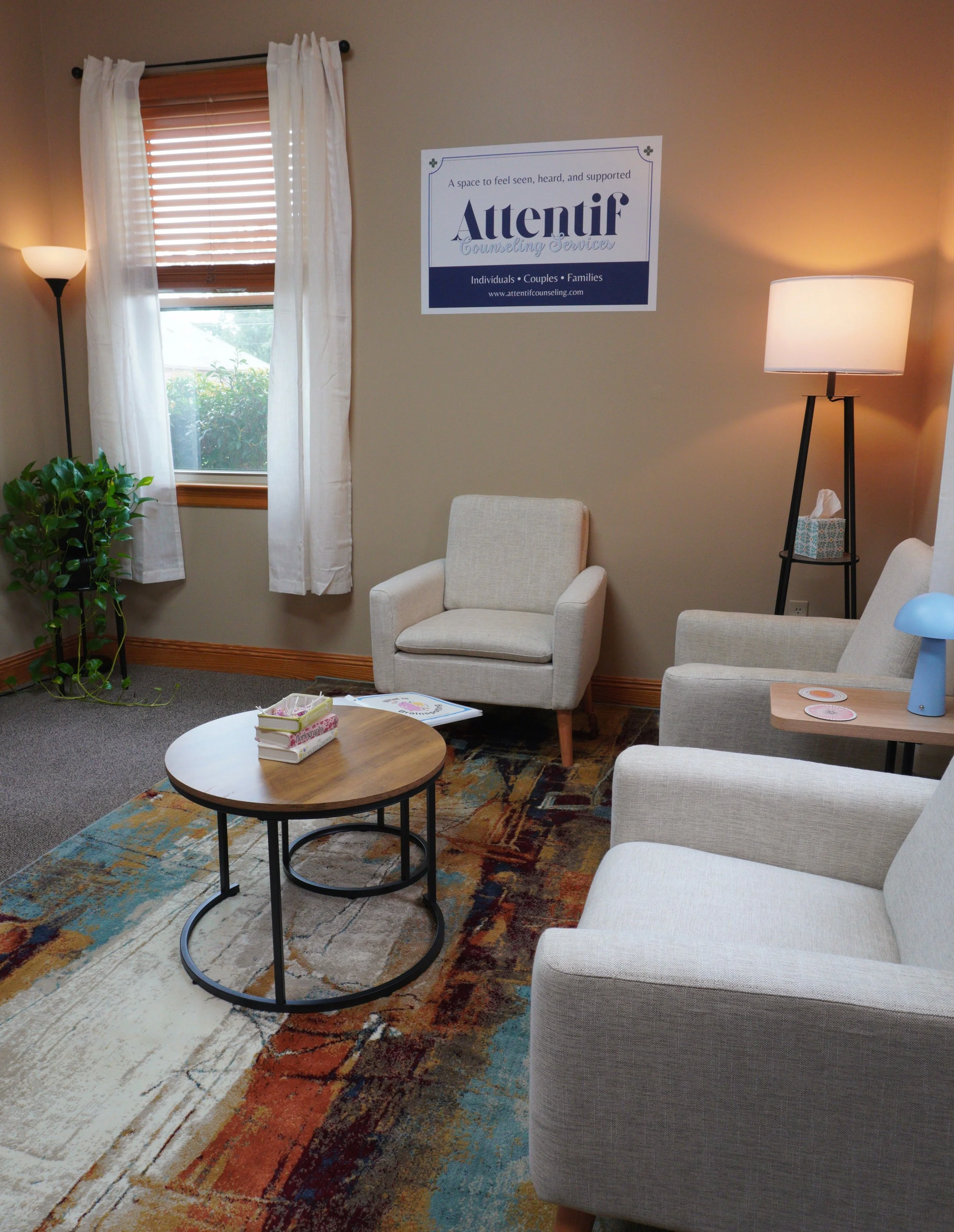 Attentif Counseling waiting room with cream armchairs, warm lamps and greenery