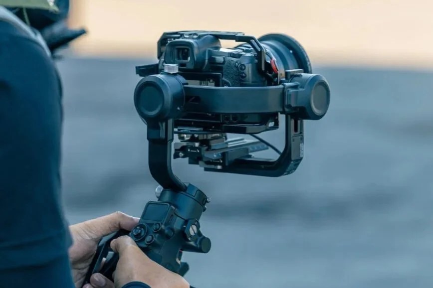 gimbal-stabilizer-with-mirrorless-digital-camera-a-2023-08-22-00-40-08-utc-1024x683.jpg