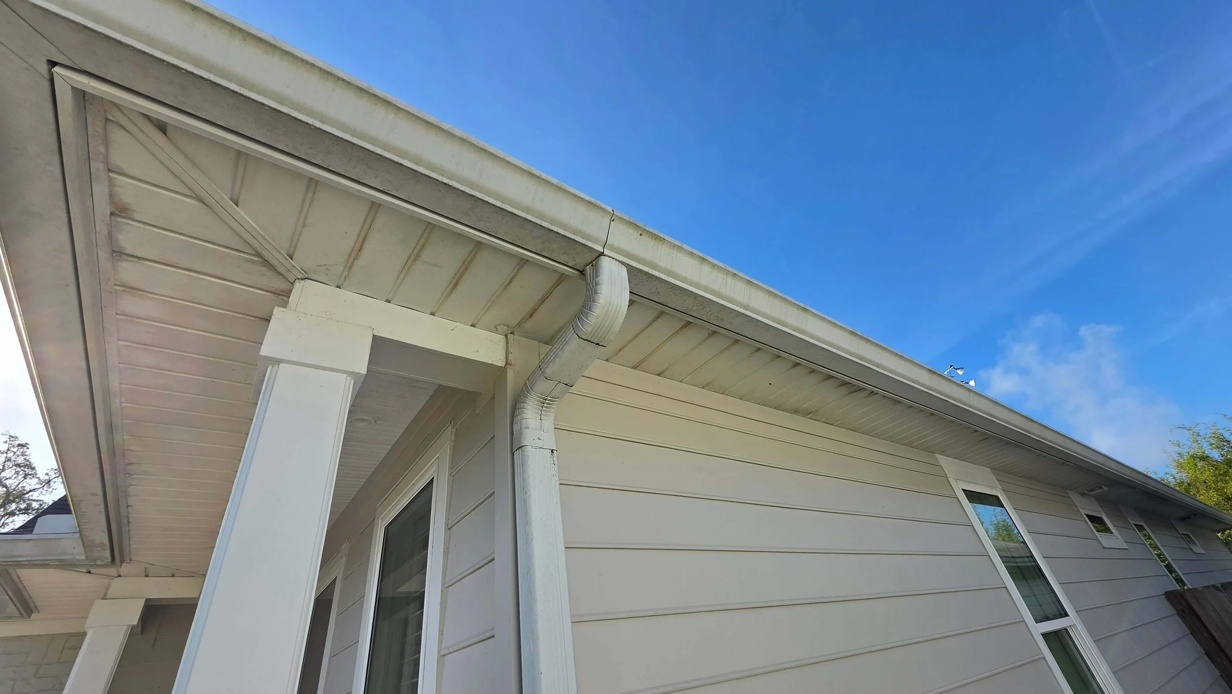 Residential soft wash house washing and vinyl siding cleaning in Pensacola, FL.