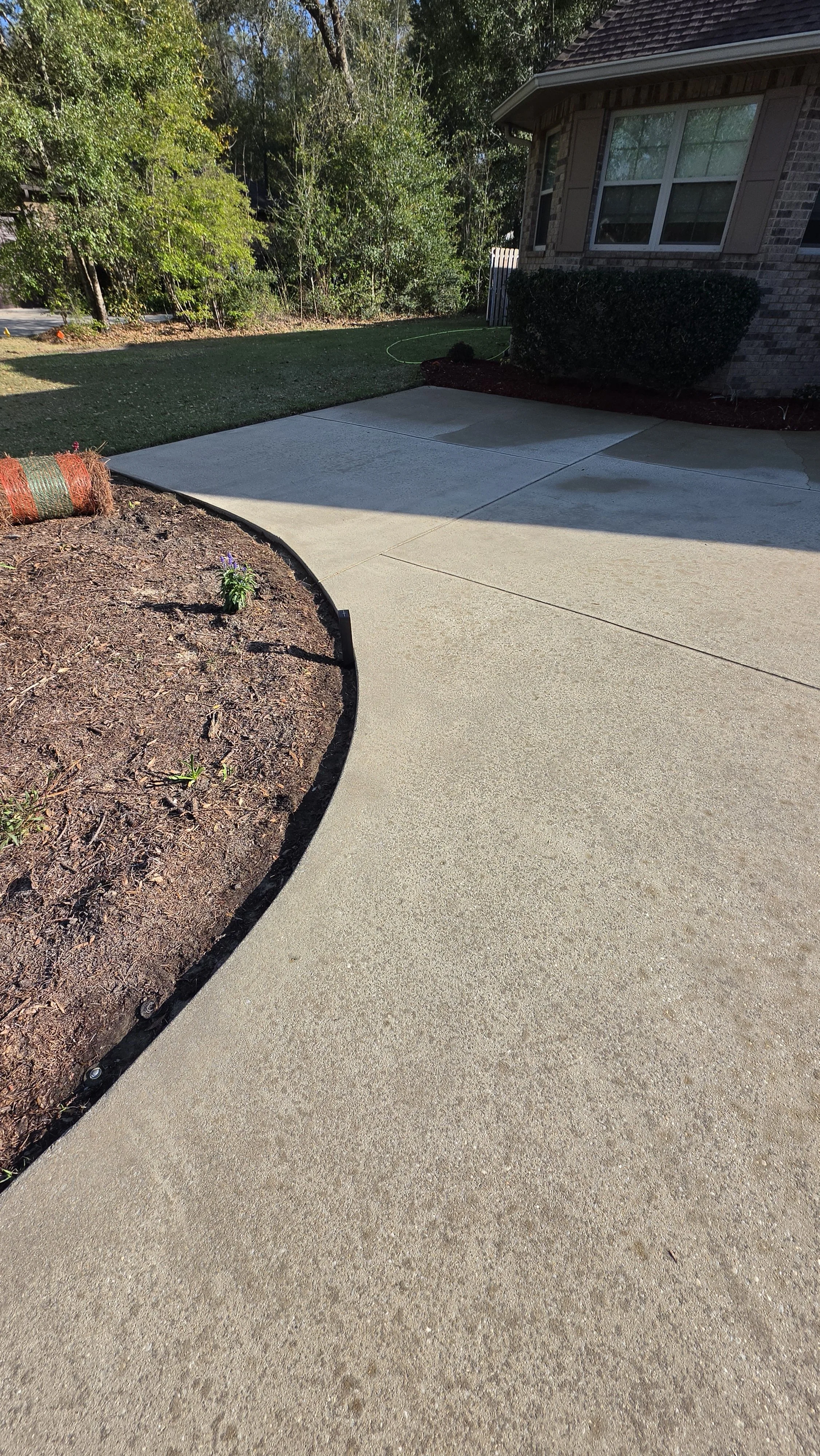 Curved sidewalk and walkway cleaning. Professional pressure washing services to improve curb appeal for Pensacola homeowners