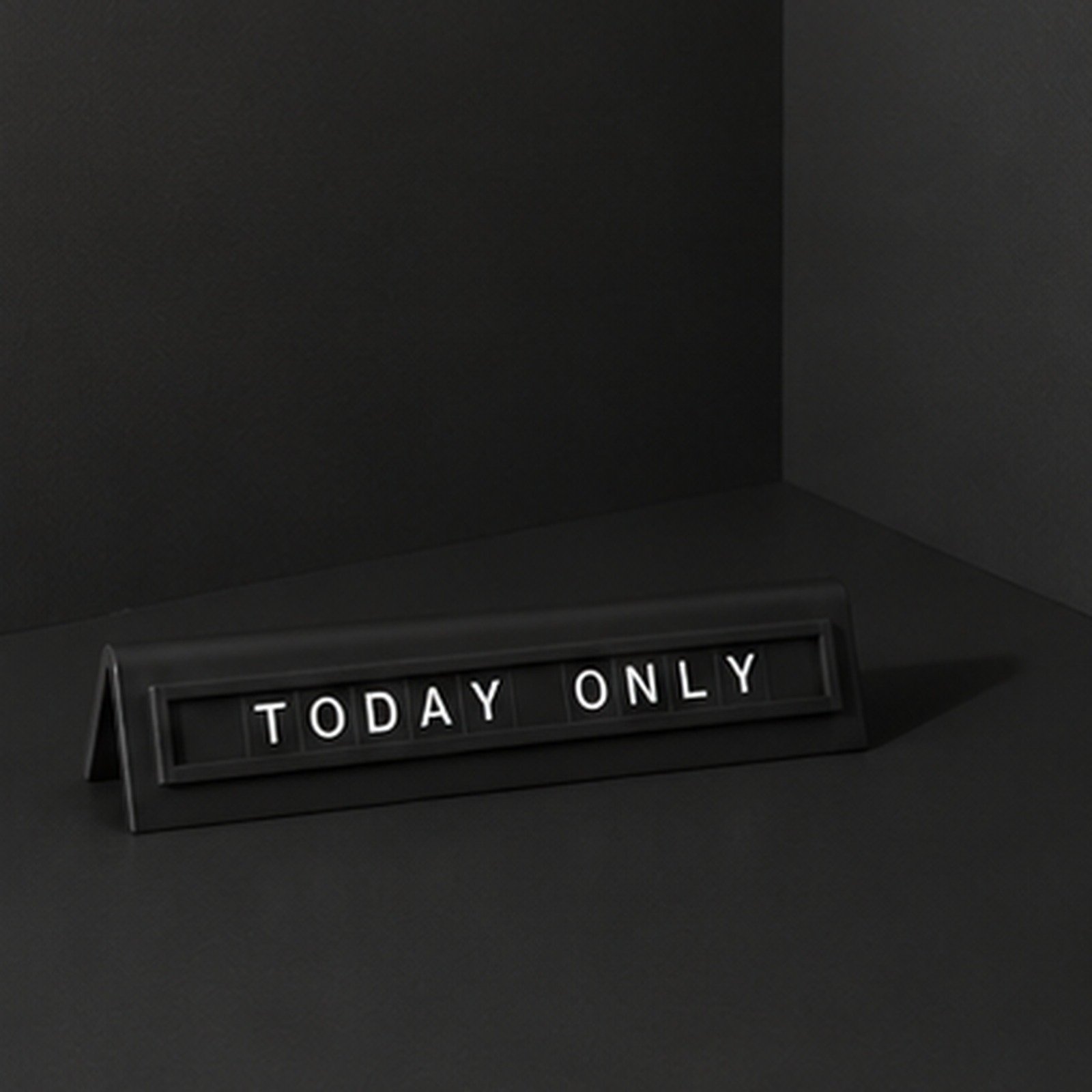 Last_Sign_Slim_Black.jpg