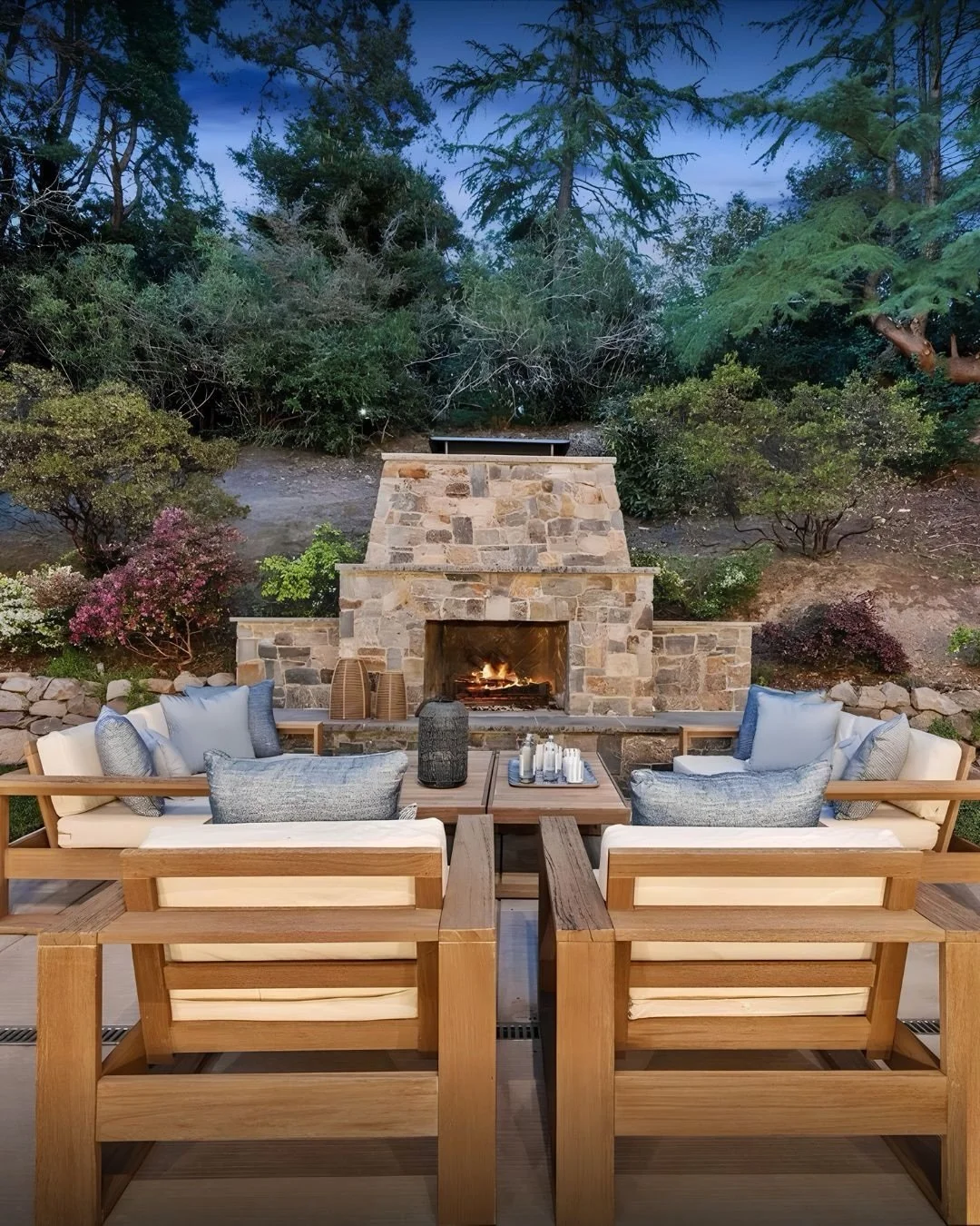 SOLD ✨

Some homes just feel special the moment you walk through the door.

3 Honey Hill Court had all the right ingredients: timeless architecture, beautifully designed living spaces, incredible natural light, and the kind of indoor-outdoor flow tha