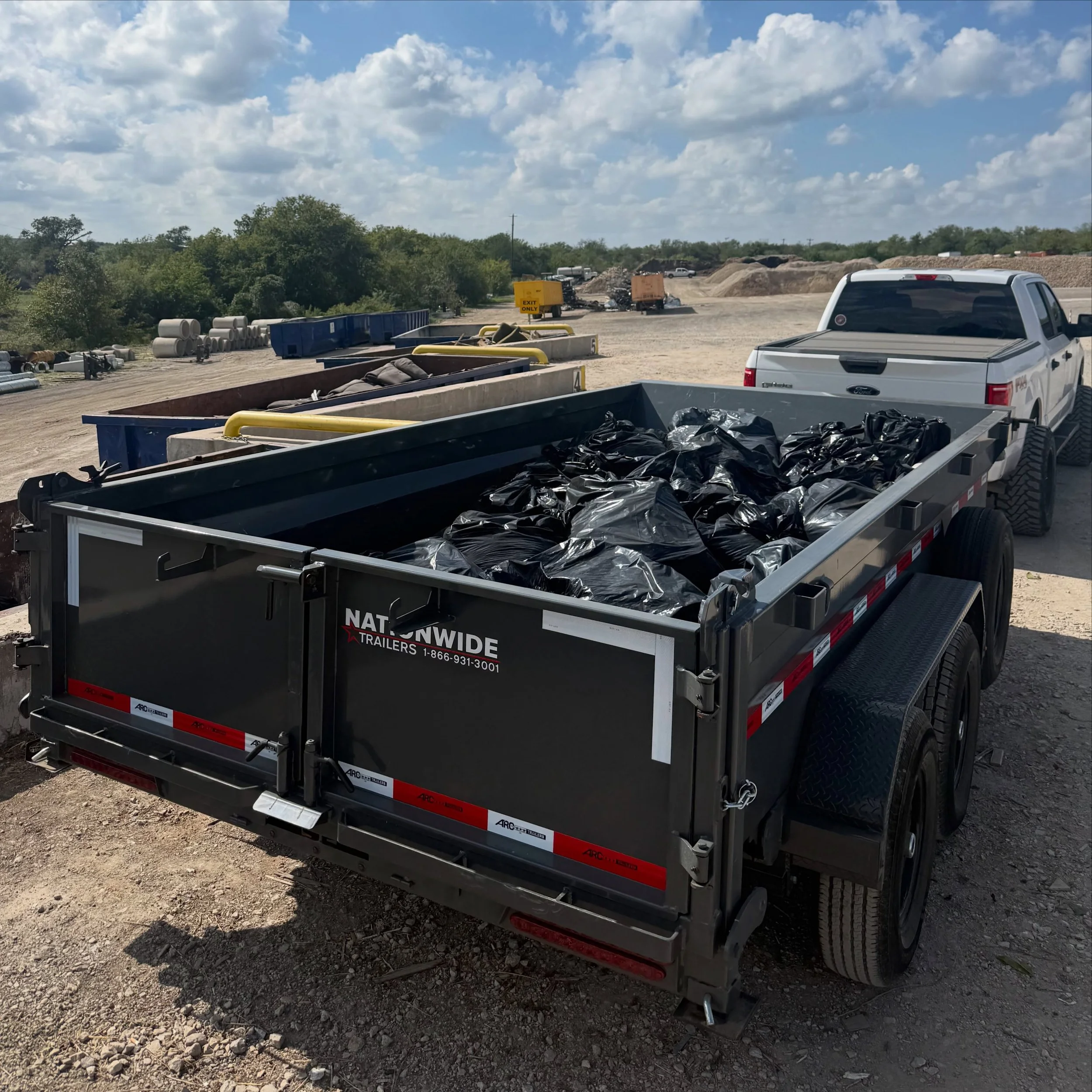 Got junk taking up space? We&rsquo;ve got room for it! 

Golden Standard Junk Removal handles the loading, haul off, and disposal so you can enjoy your space again. Send us a picture of what you need gone for a FREE quote! 

📱 817-542-4303
🎖️ Milit