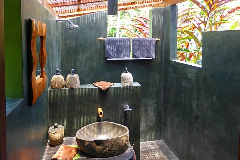 Pondok-Java-Bungalow-Bali-eco-lodge-bathroom-2-Bali-Eco-Stay-1024x683-1.jpg