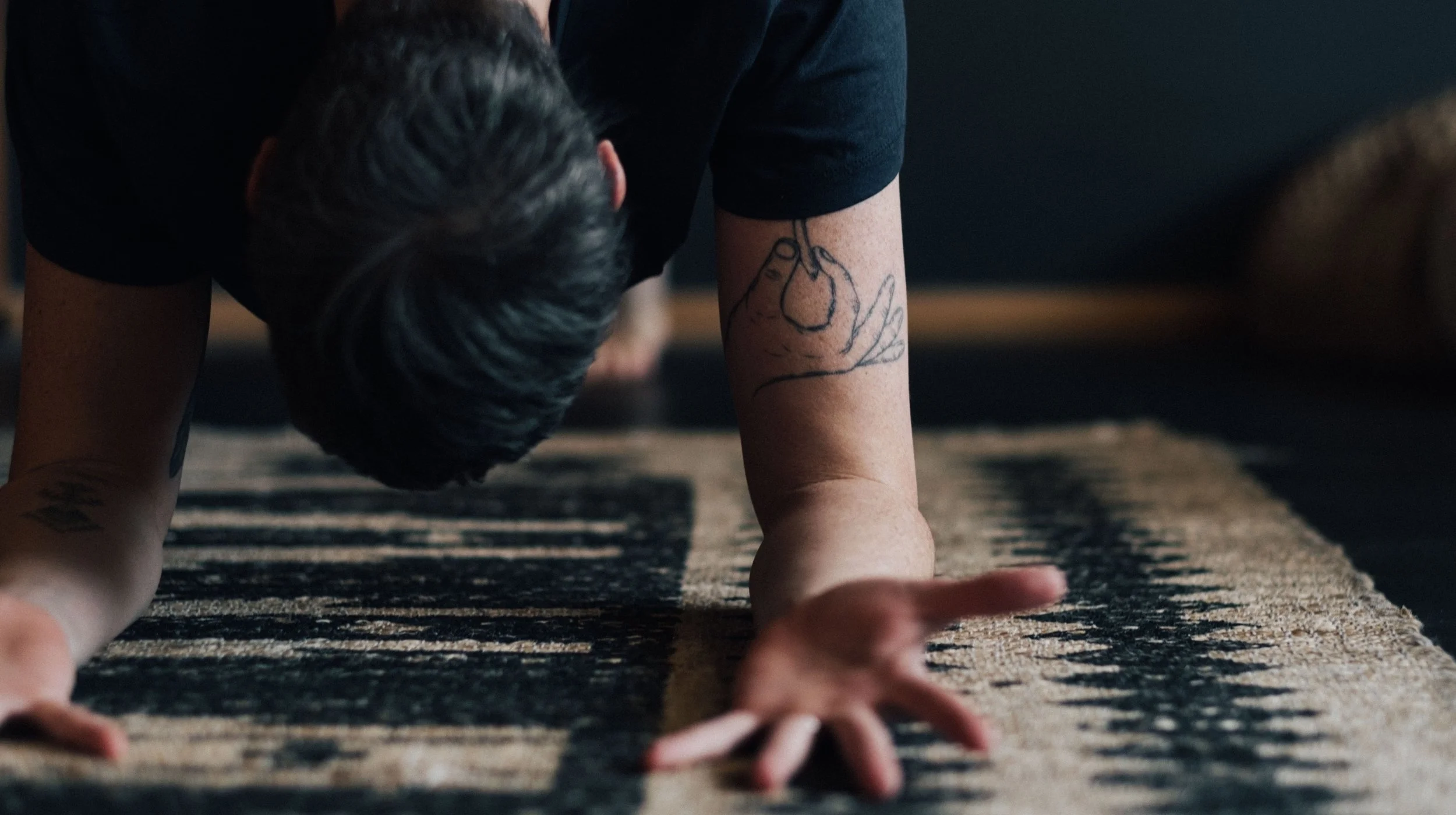 a woman planks on her forearms
