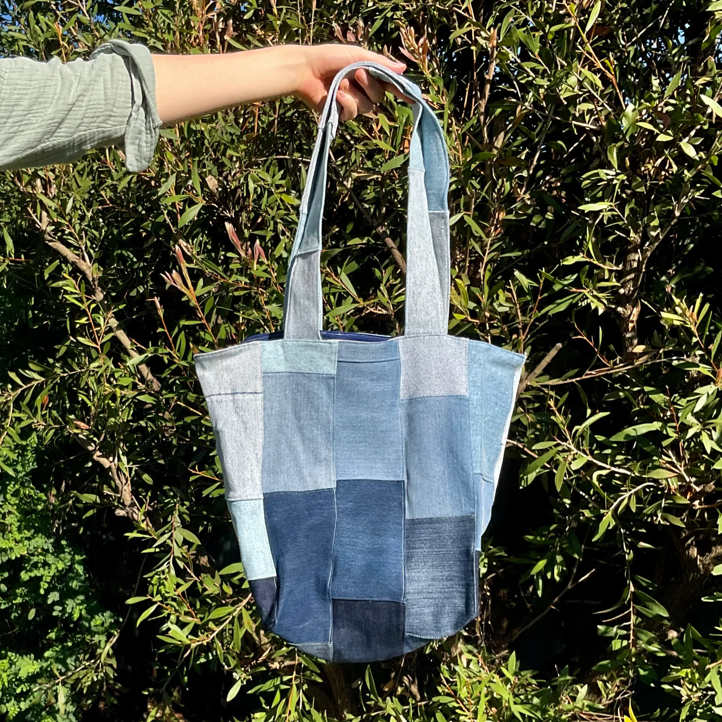 DW-Web-DenimTote-Hand.webp