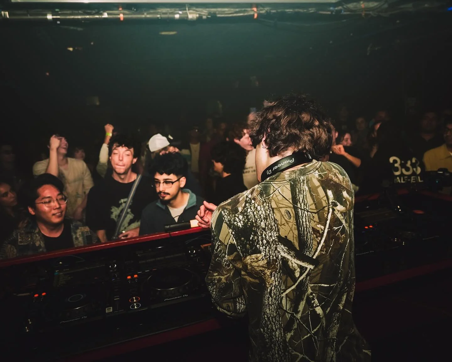 oct 17th at @smokeandmirrorschicago 

what an insane night, so thankful for everyone who came out and showed love 🫶

📸 @shotbyivangael @mycatsaremouthbreathers 

🎥 @mattyyczz