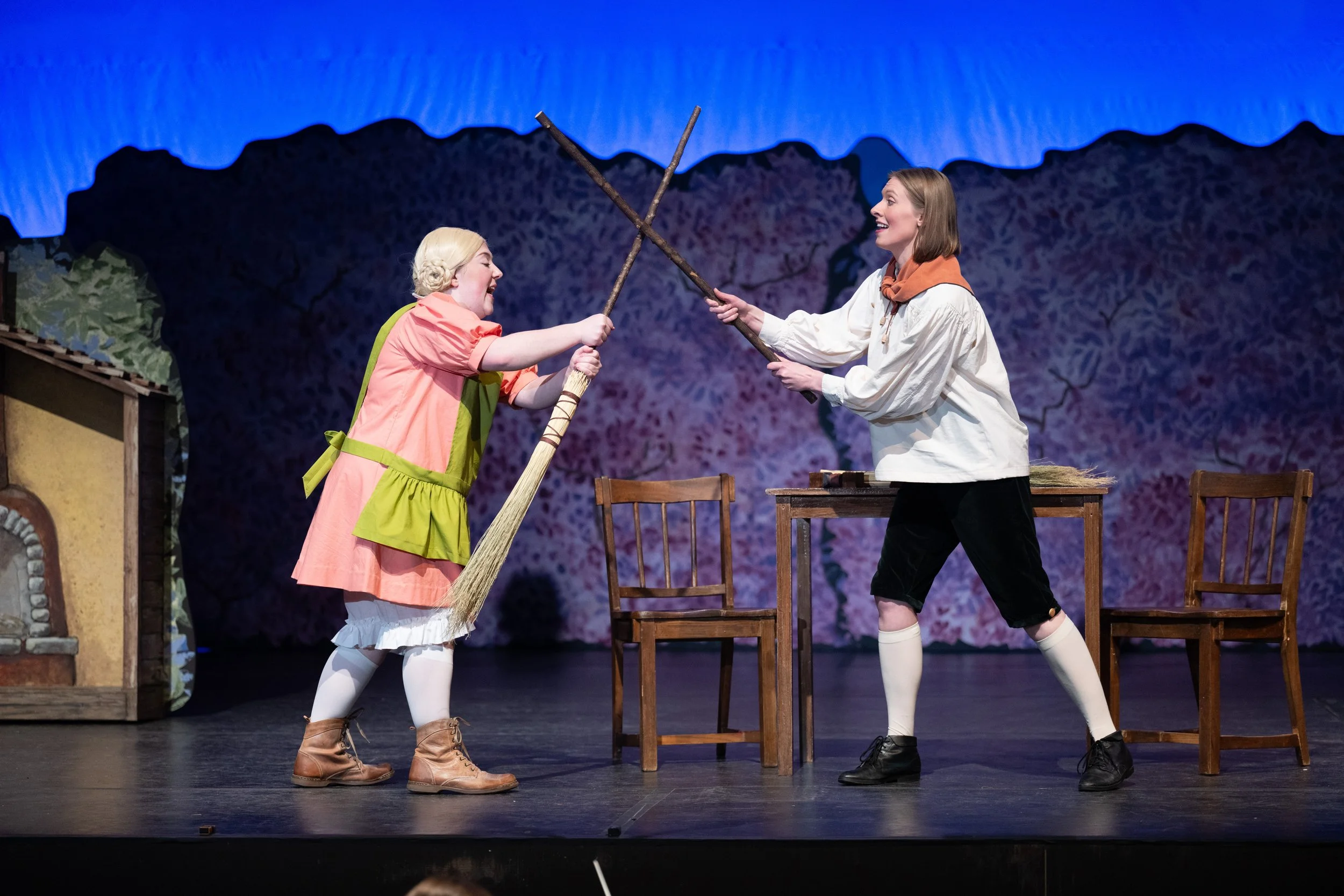 Hansel and Gretel fight while doing chores