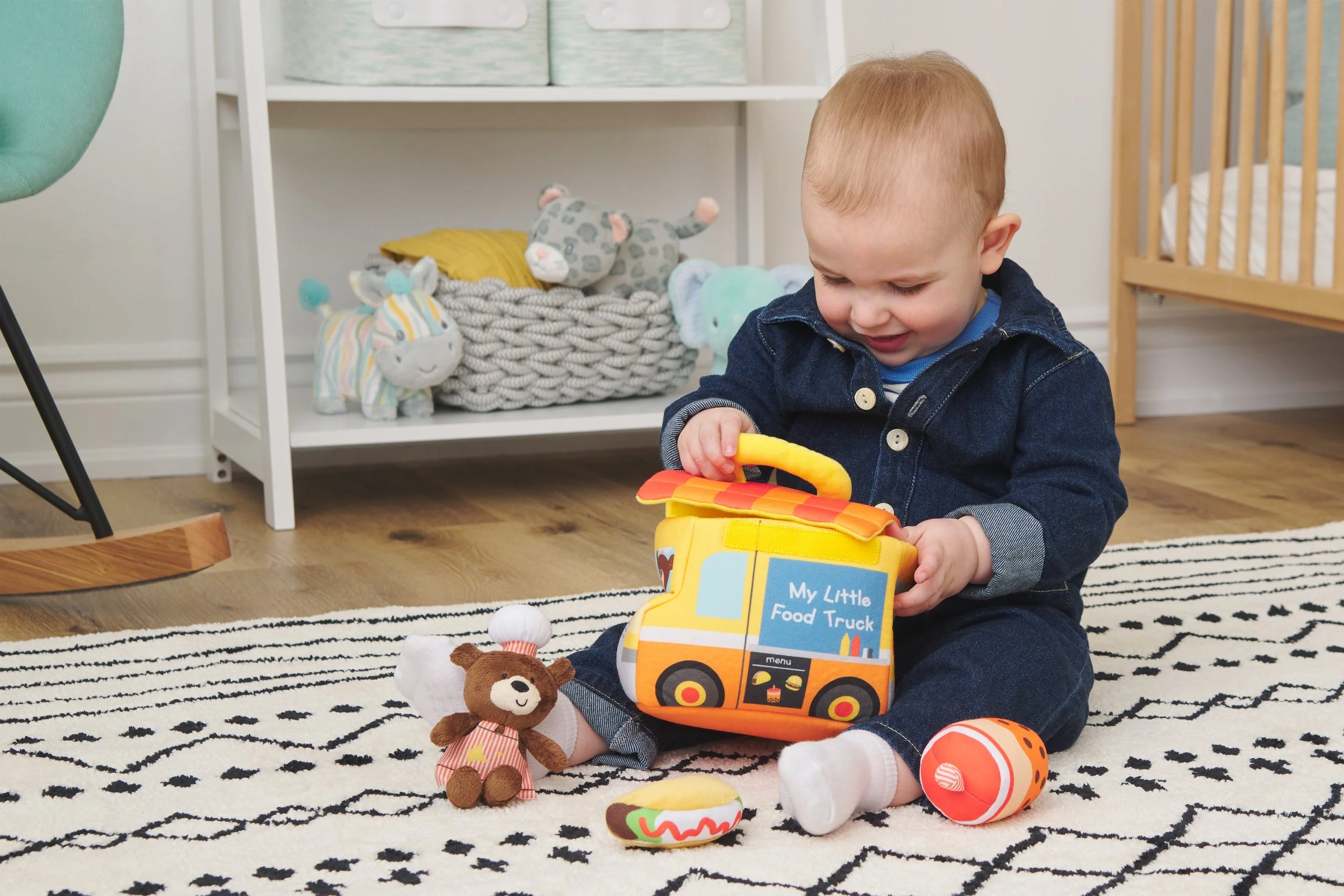 778988466599_20142163_My Little Food Truck Playset_GBL_Product_11.jpg
