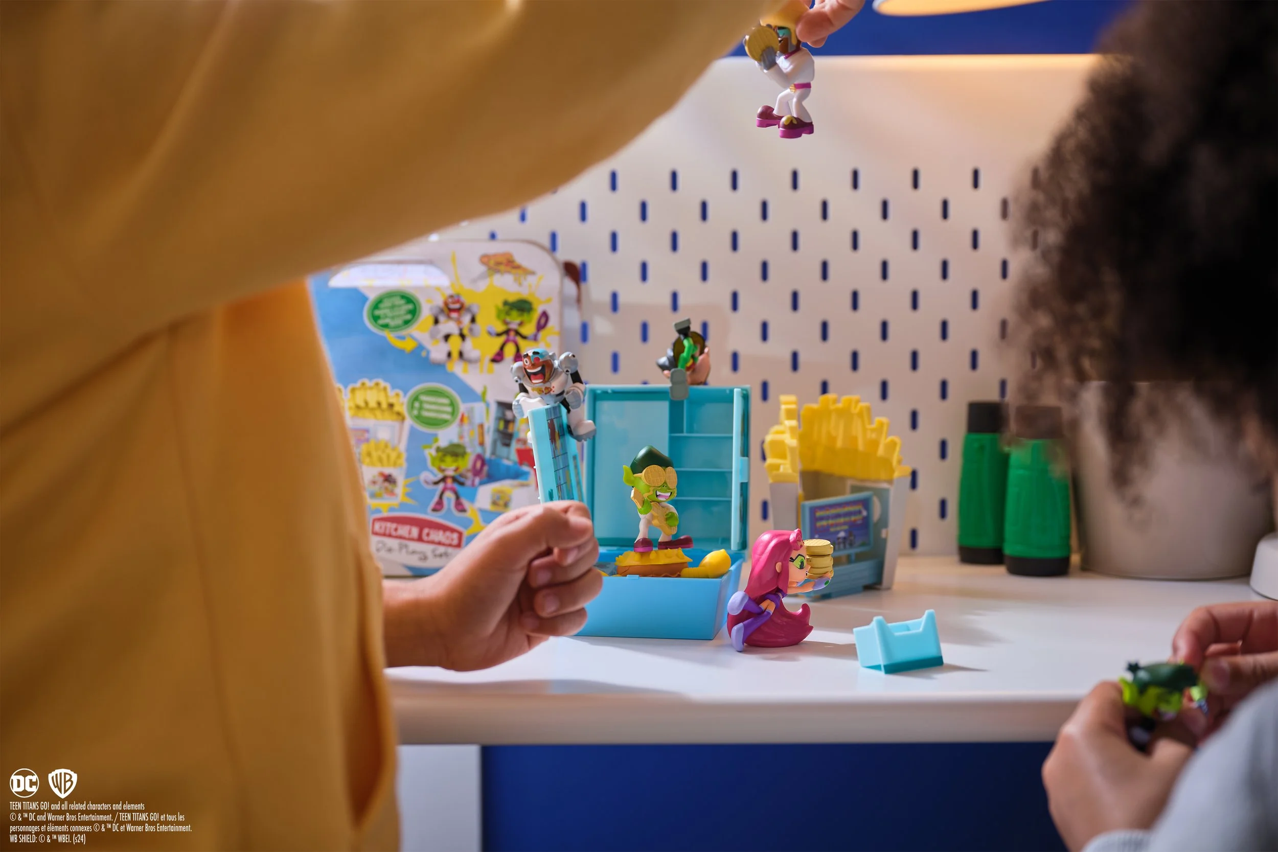 VAS2401889_TGO_LIF_WZ 98801 Teen Titans Go for Mrkt F24_98806_20148095_Kitchen Chaos Display Set_00859 copy.jpg