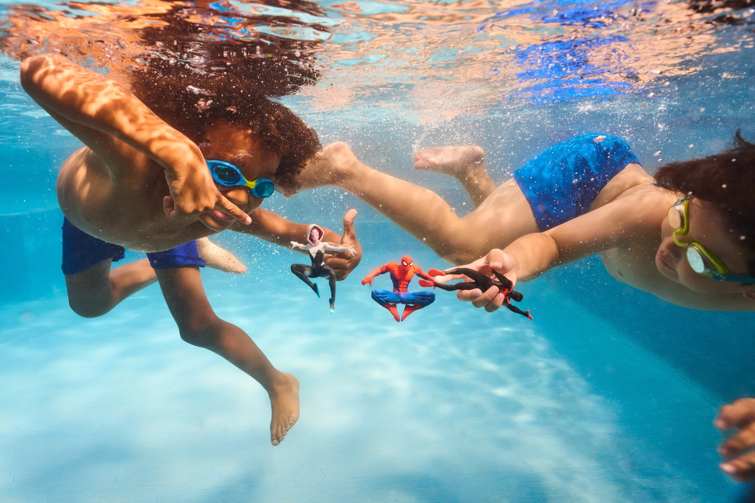 VAS2402055_SWW_LIF_WZ 88099_Swimways_for_Mrkt S25-Day-4-6071334 SWW WTT Spiderman Dive Characters SLD-002782 copy_10x15.jpg