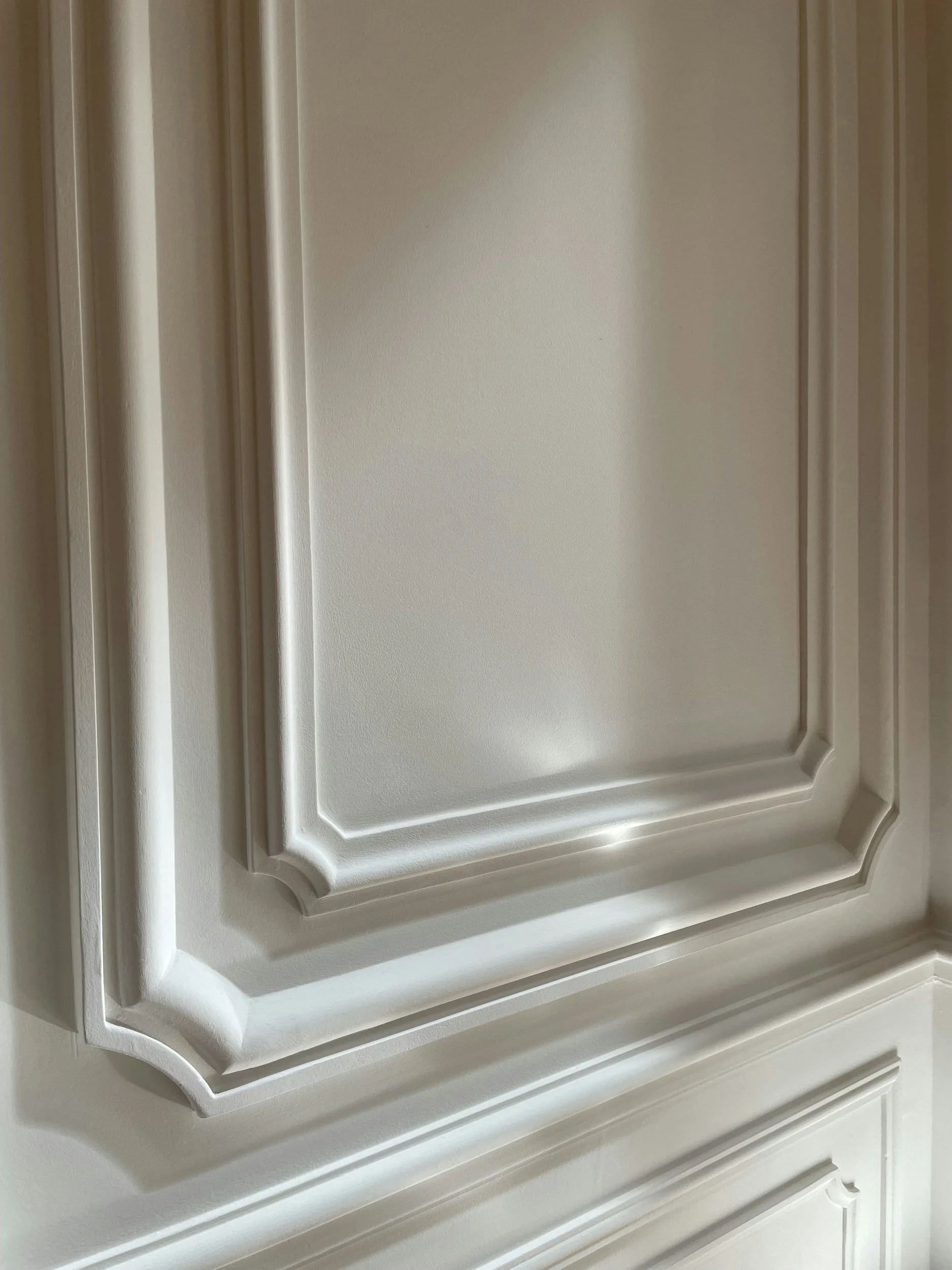 Wainscoting: A Classic Finish Carpentry Detail That Elevates Interior Walls