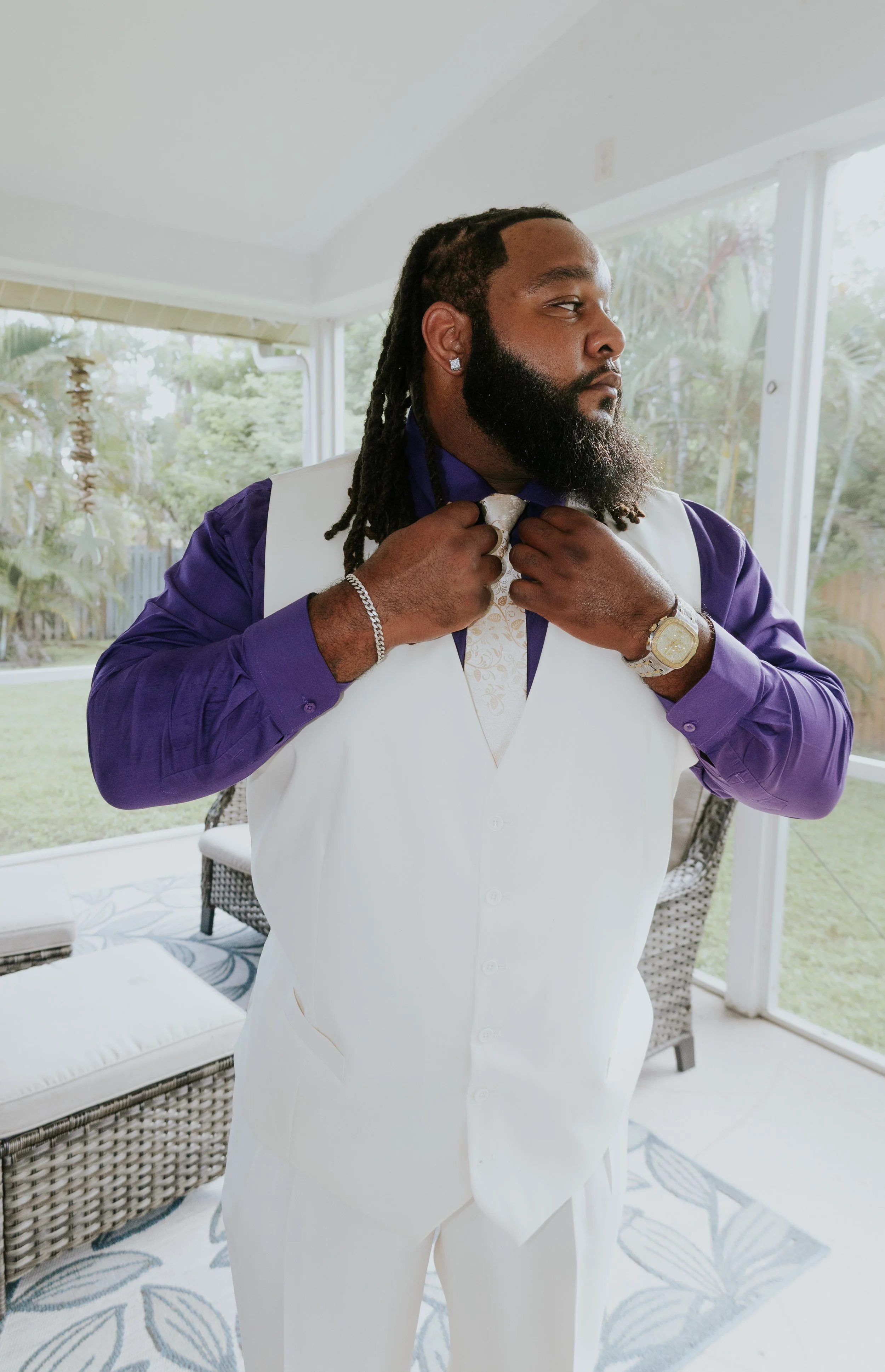 groom tying his tie