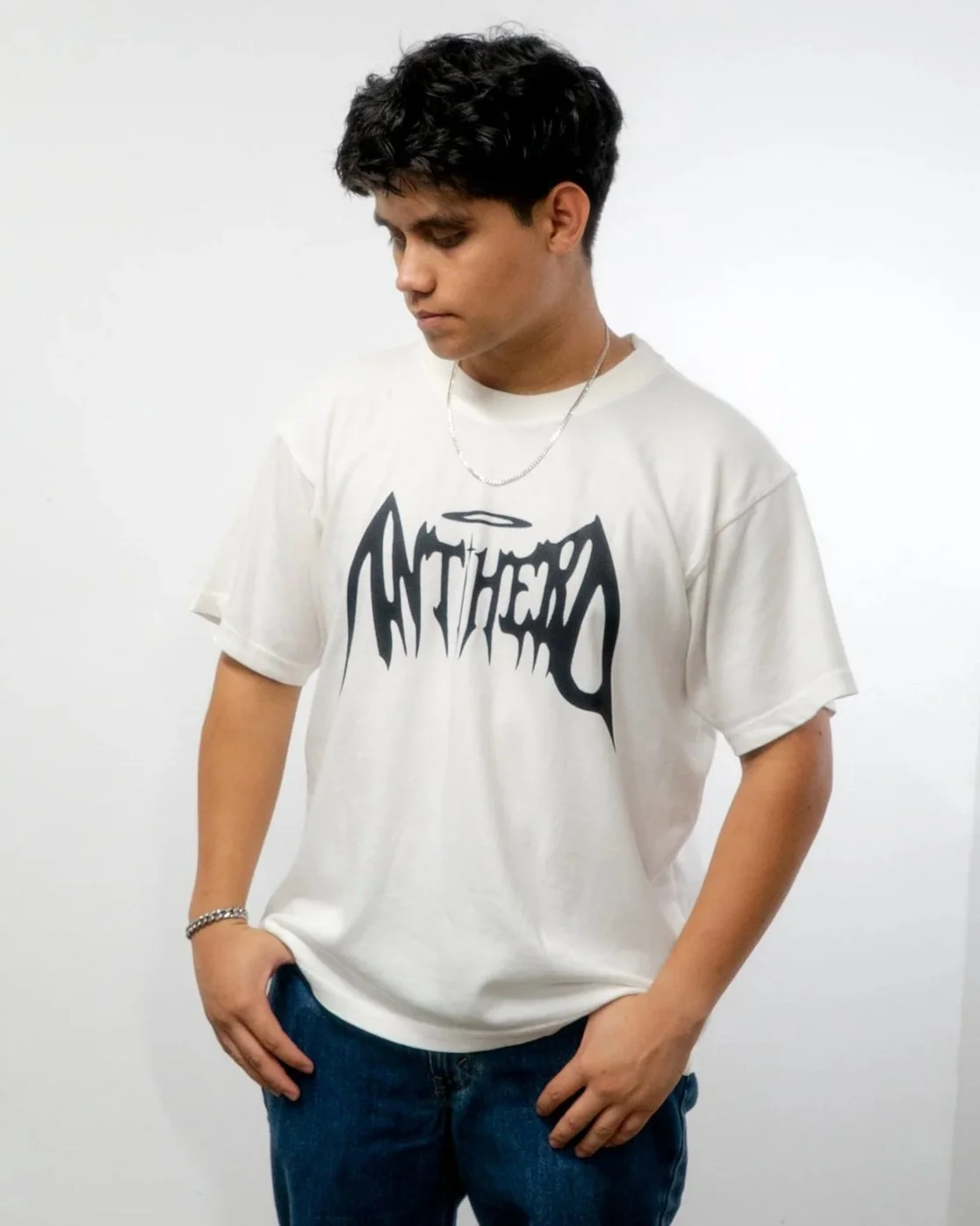 Model+White+00+Tee+12.jpg