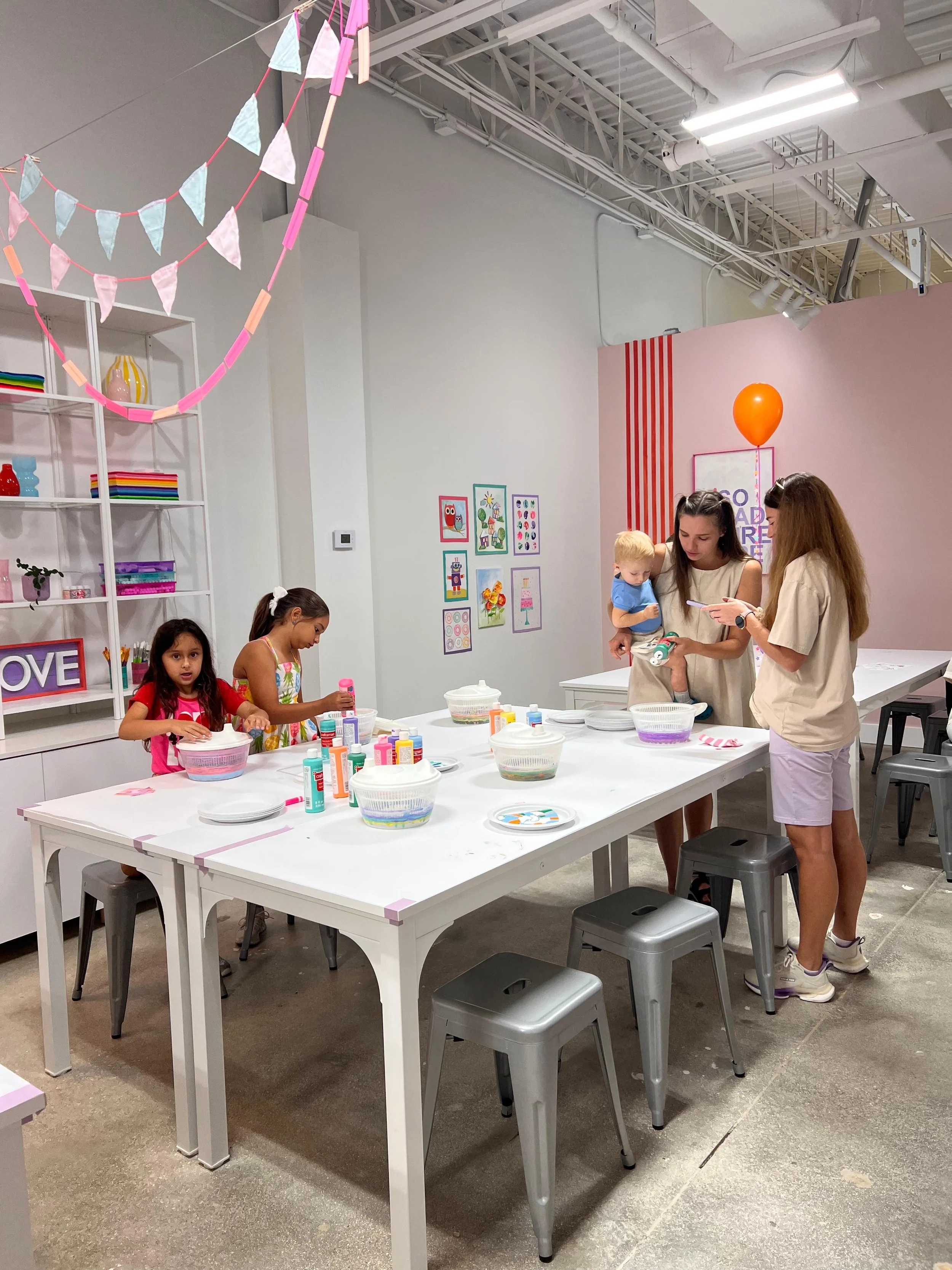 Our hearts are still so full. 🩷✨
Looking back at these photos makes us smile all over again. Seeing the studio filled with creativity, laughter, and so many wonderful families was everything we hoped Art House would become.
To everyone who came to c