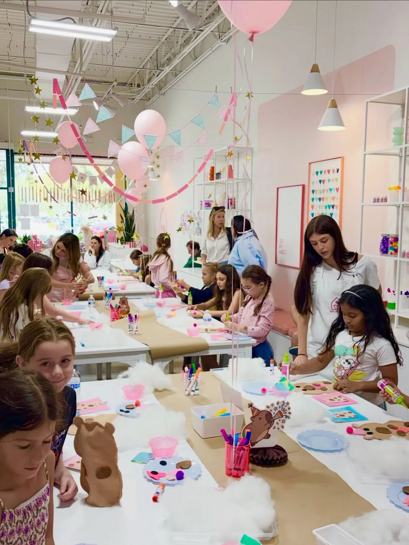 It was such a joy celebrating Charlie&rsquo;s birthday at Art House! 🥳🎉 From the super cute capybara stuffies to the smiles and the dance party at the end, the studio was filled with so much fun and energy. 🎈🦫✨
Parents got to hang and relax while