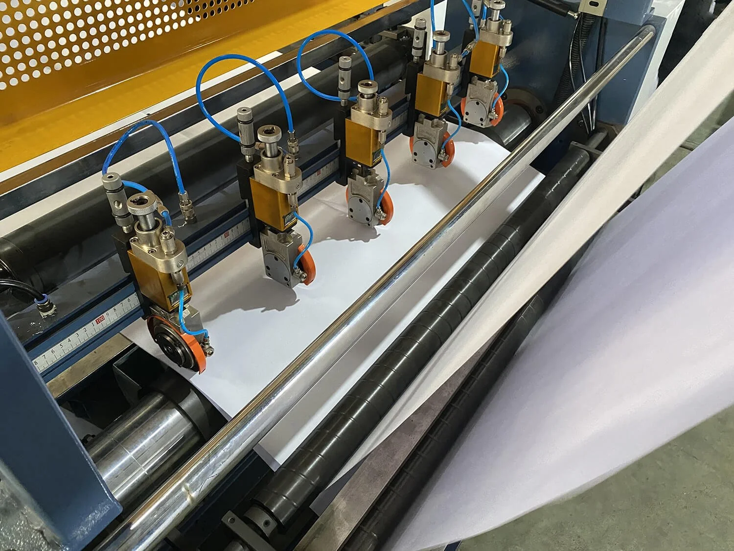 A4-paper-machine-slitting-2-173249.jpg