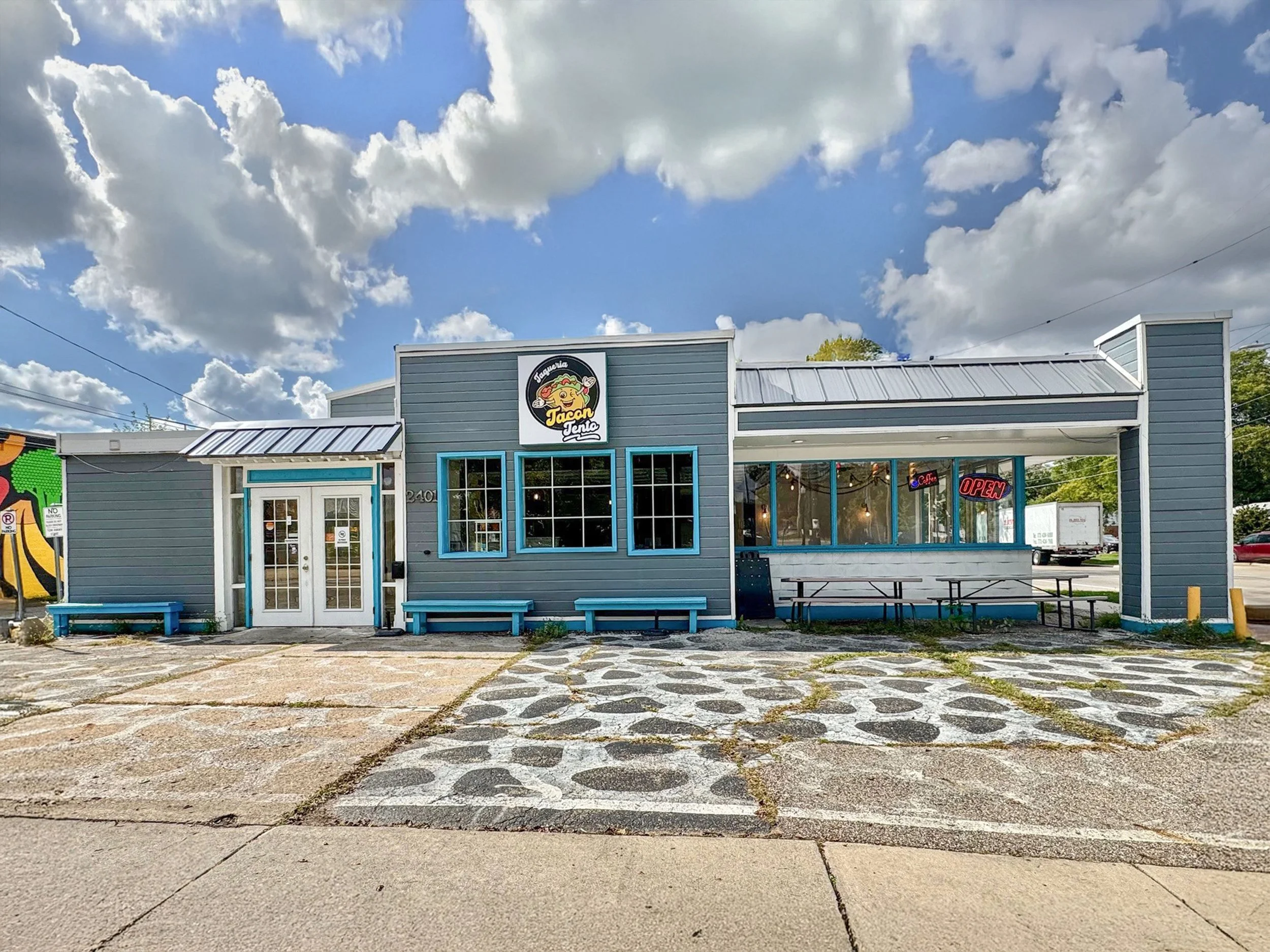 Commercial building for sale in the Alger Heights neighborhood of Grand Rapids, Michigan. Retail and investment property opportunity located in a vibrant business district. Alger Heights commercial real estate.