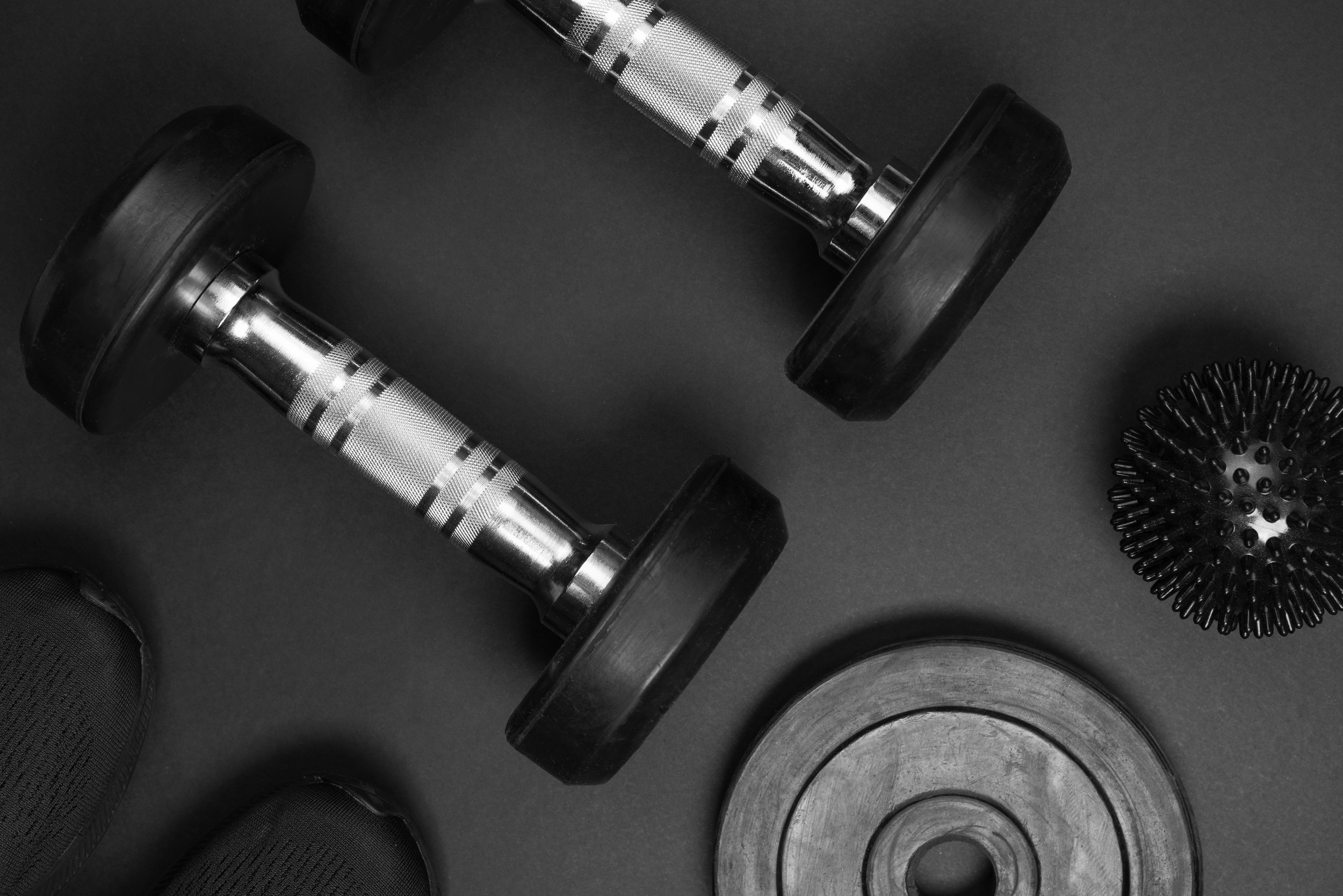 top-view-perfectly-ordered-fitness-items.jpg