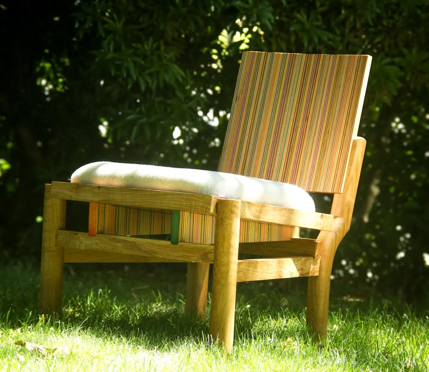 The LO Chair was designed to be playful. It is low, loungey and keen for contemplation and picking. 
Salvaged Garry Oak was used, with recycled skateboards at the focal point of this design. 
A first exercise in chair design.
