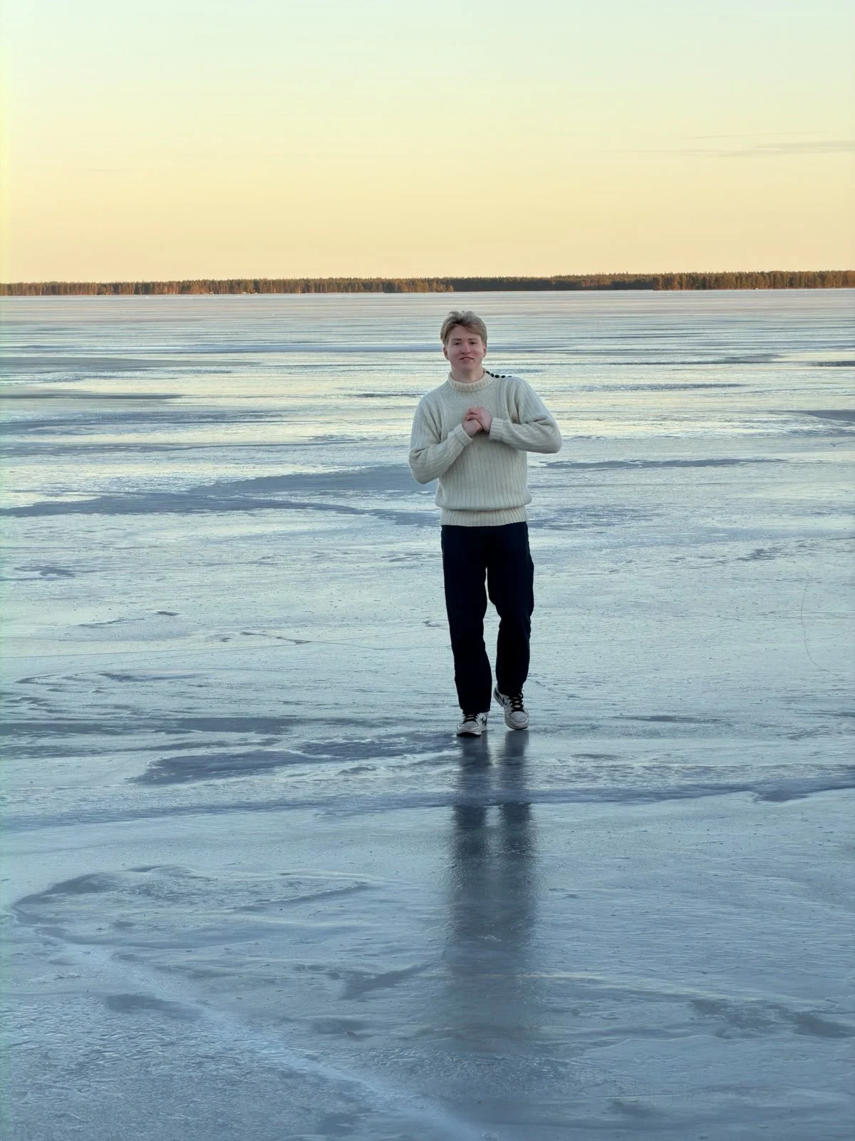 Outdoor safari guide on the frozen Oulu sea.