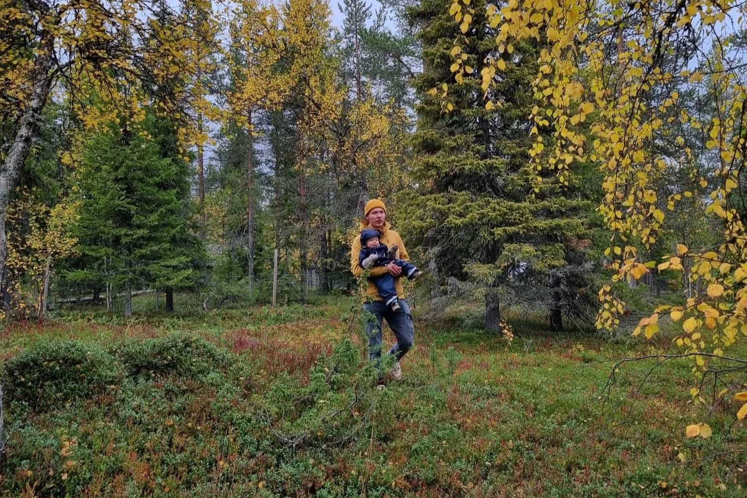 A man on a guided nature hike in Oulu with his child