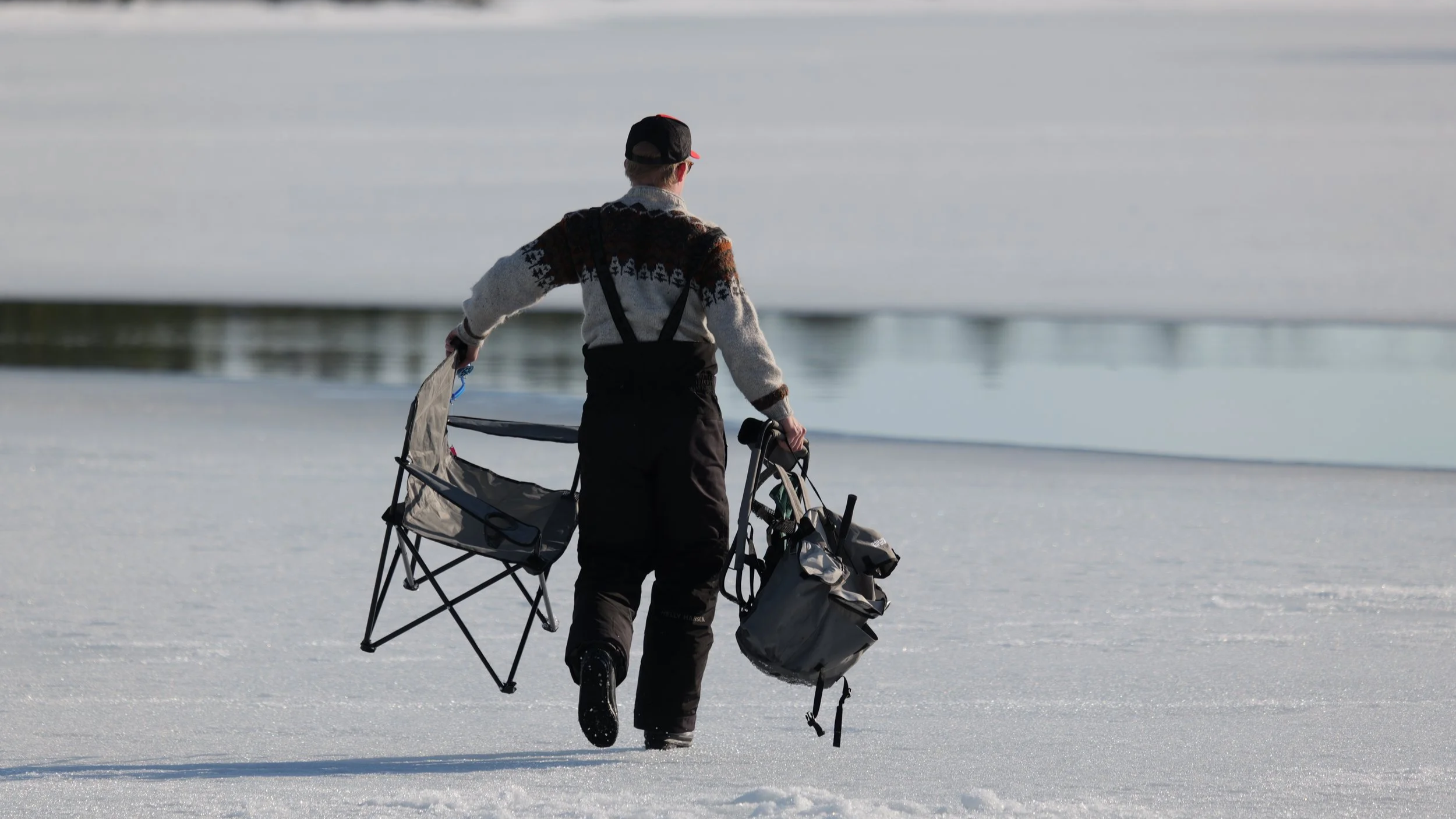 Private ice fishing experience near Oulu