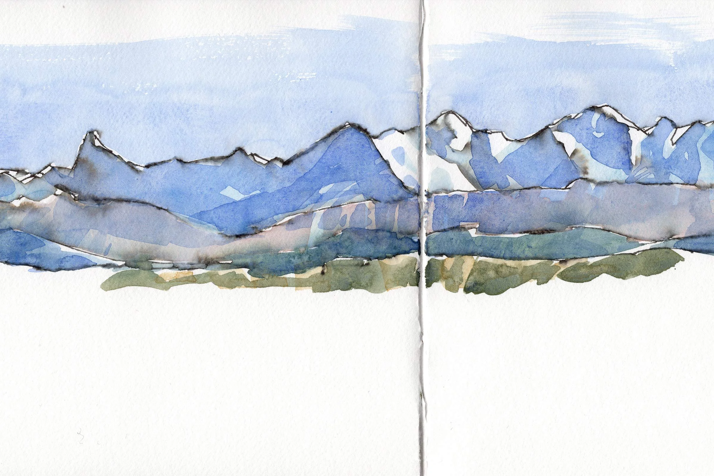 Aquarellmalerei einer Bergregion mit schneebedeckten Gipfeln und Hügeln im Vordergrund, in Blau- und Grautönen.