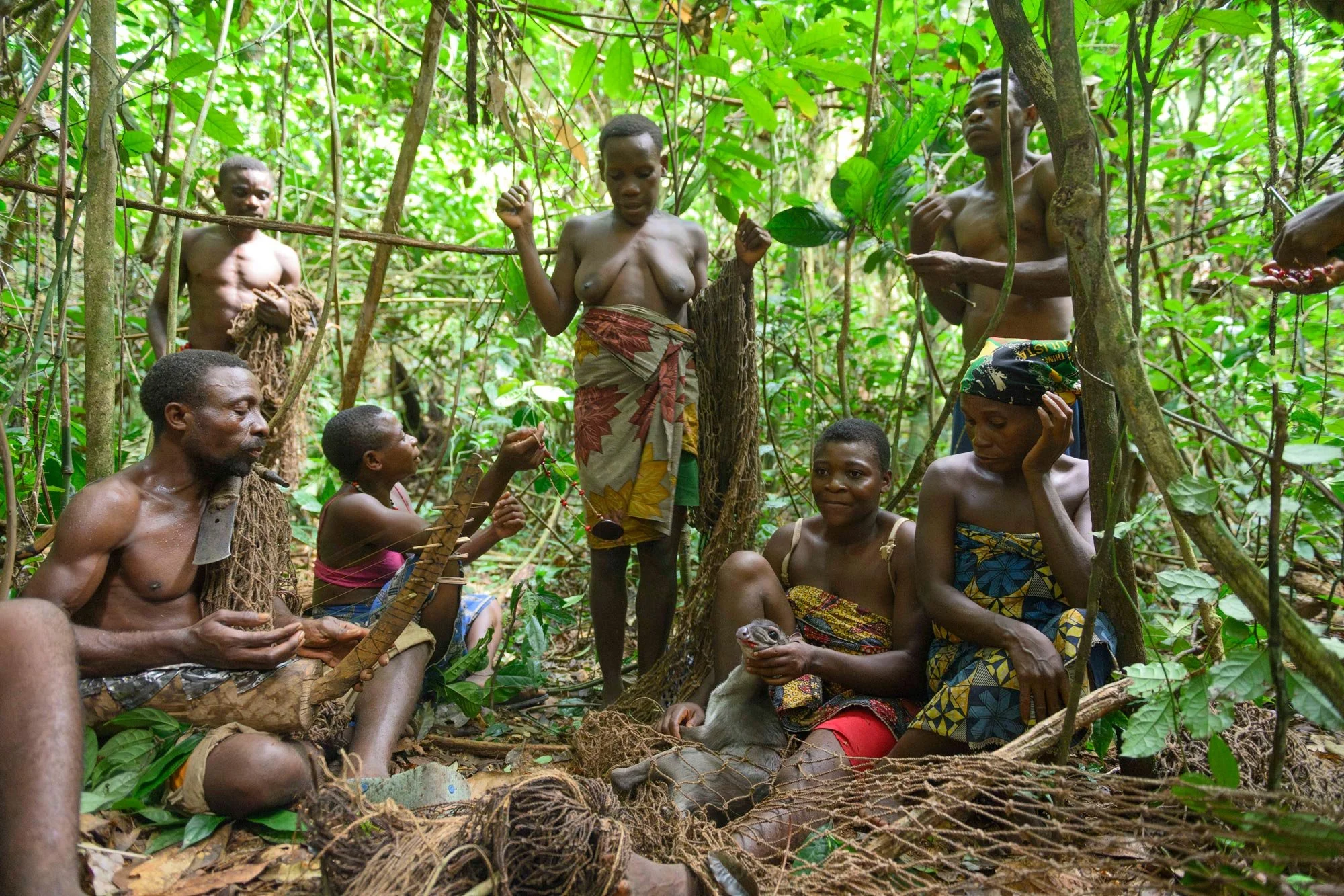 Chamorro-wildlife-photographer-expeditions-destinos-africa-dzanga-sangha-11-tribu.jpg