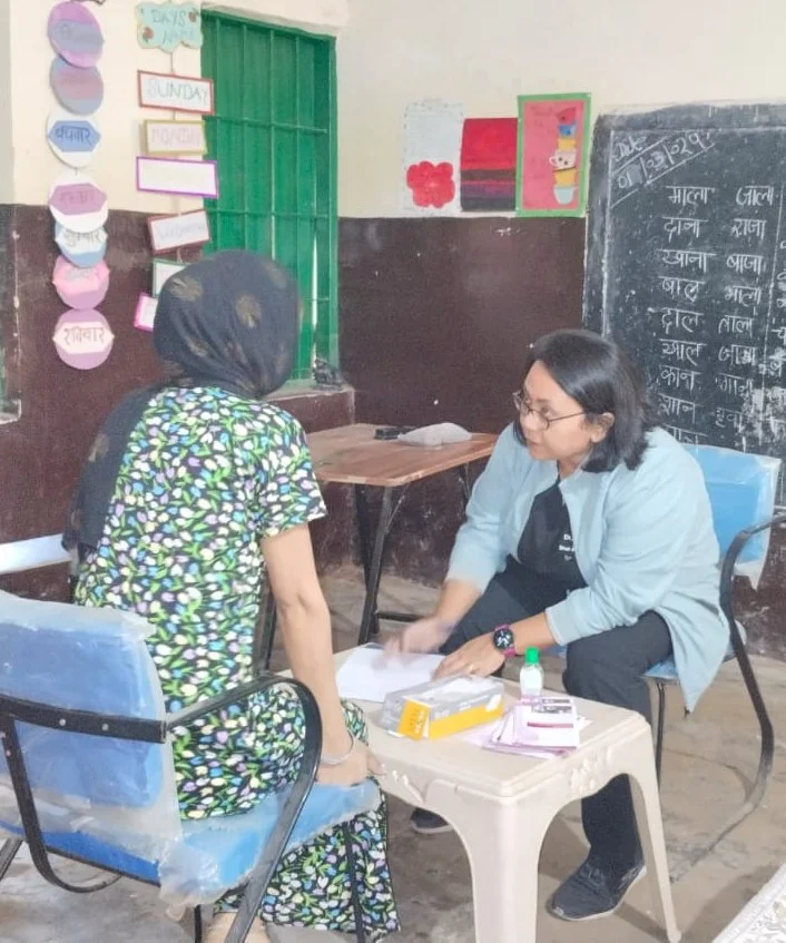 Dr Ananya is conducting a Breast Screening Camp in a school and educating women about Breast Health