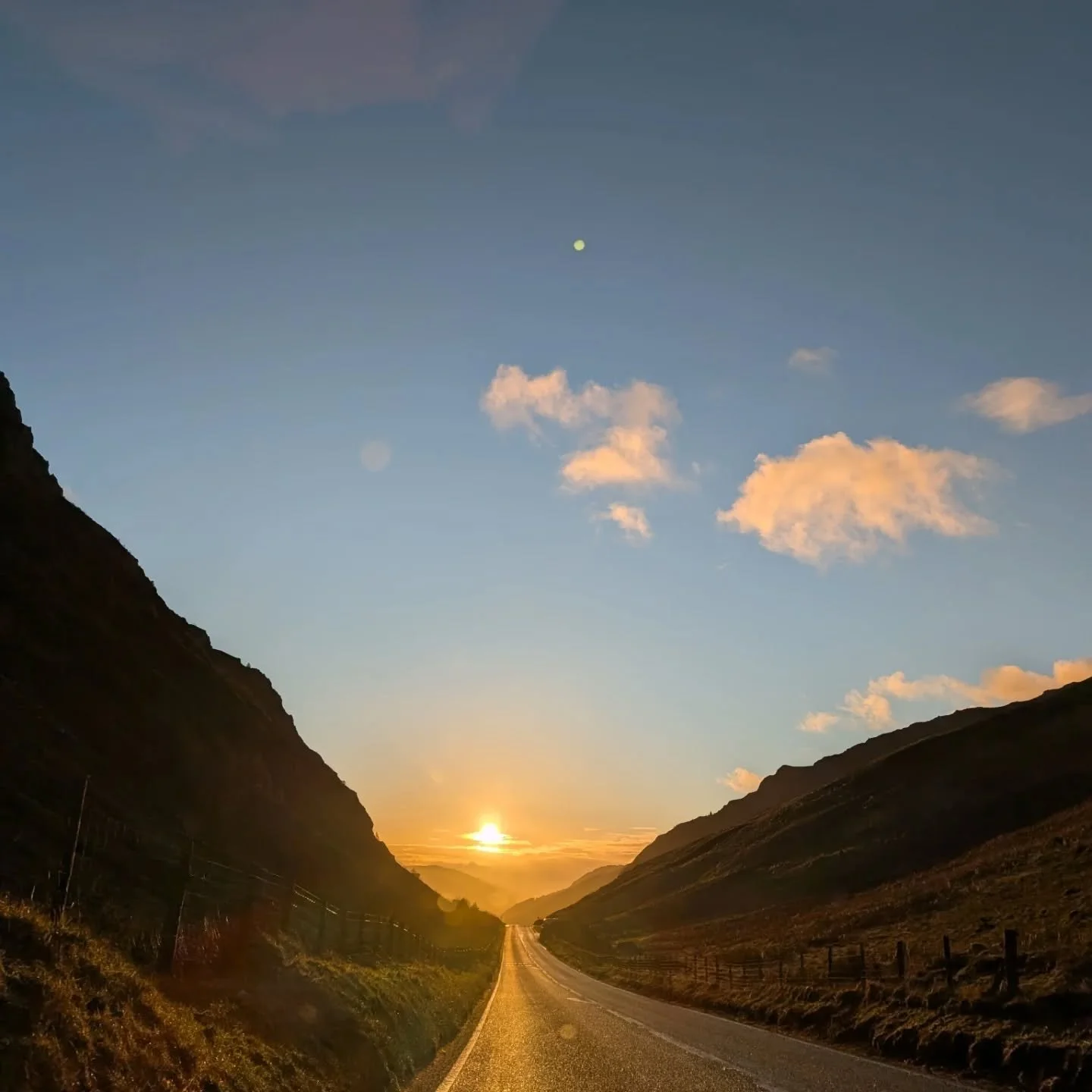 A New Year for Fro Awel and a lovely drive out for us to #Tywyn as the sun set over the hills. Welcome to 2025. 

Will there be snow tomorrow? Tell us what you think!

#HappyNewYear to you all #comeandstayinwales #FroAwel #Dolgellau #snowdonia #cadai