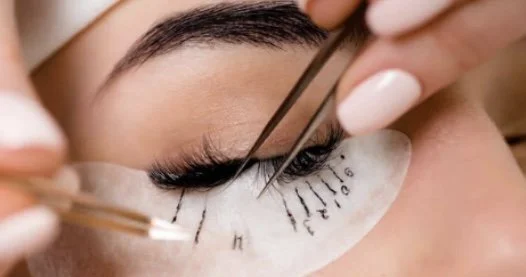 Olga Fleming lash educator working with eyelash extensions in Christchurch New Zealand