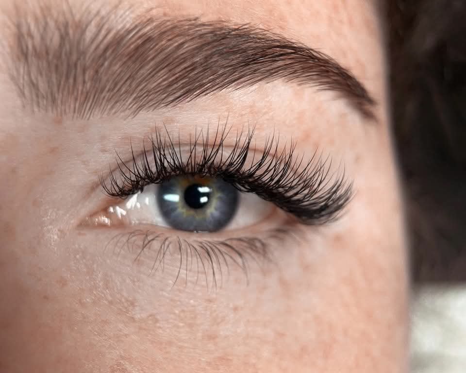 Online lash course student result showing a completed eyelash extension set